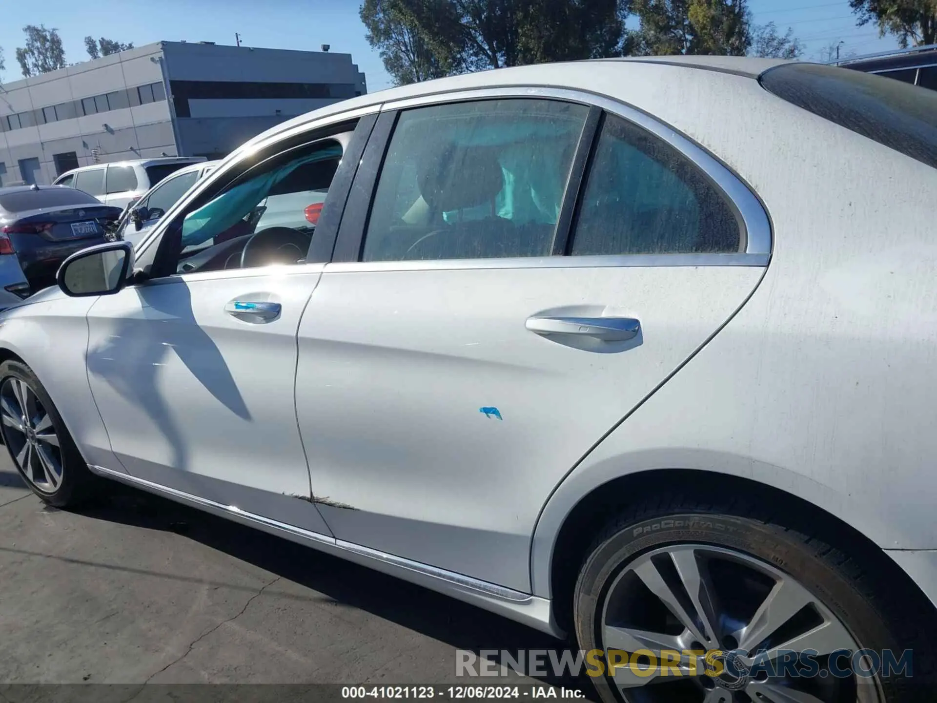 14 fotografías del automóvil dañado WDDWF8DBXLR533188 MERCEDES-BENZ C 300 2020