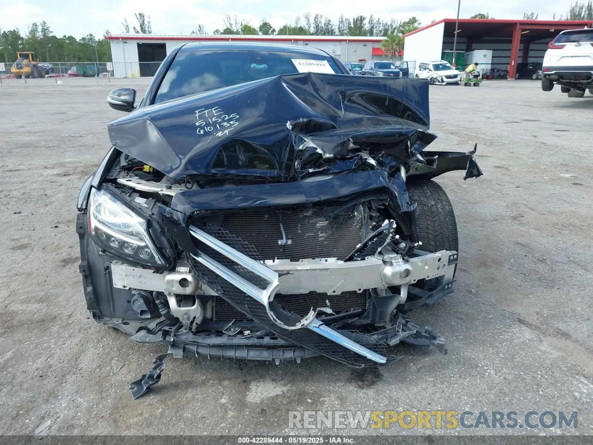 13 fotografías del automóvil dañado W1KWF8DB0MR610135 MERCEDES-BENZ C 300 2021