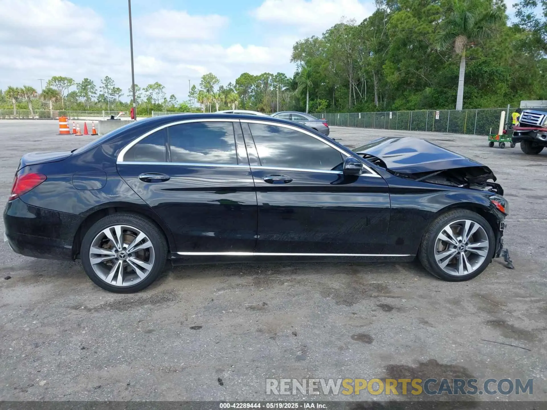 14 fotografías del automóvil dañado W1KWF8DB0MR610135 MERCEDES-BENZ C 300 2021