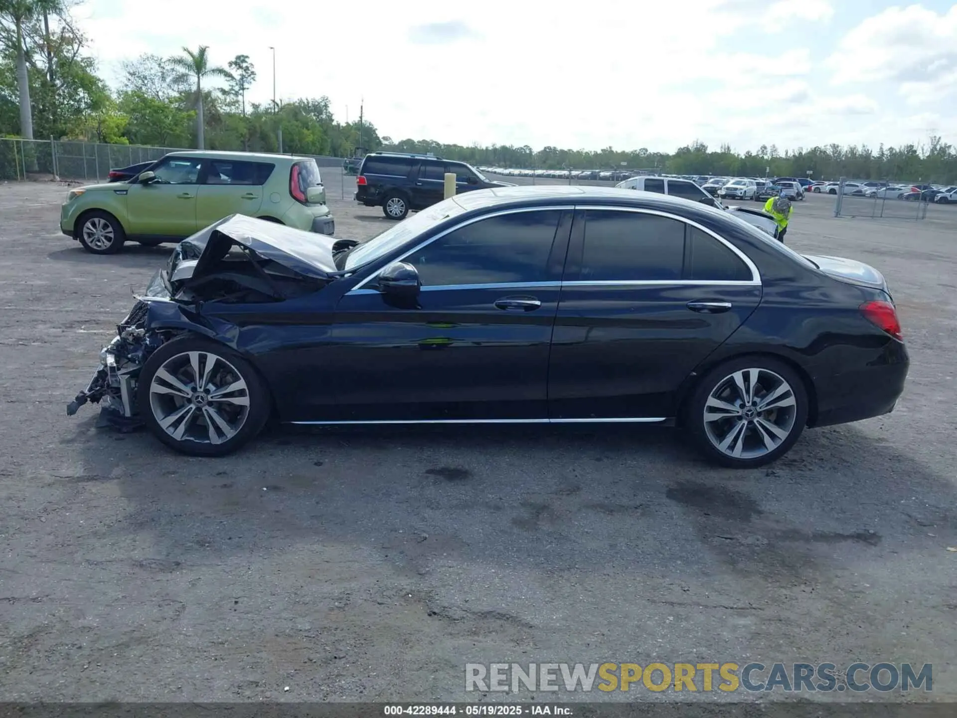 15 fotografías del automóvil dañado W1KWF8DB0MR610135 MERCEDES-BENZ C 300 2021