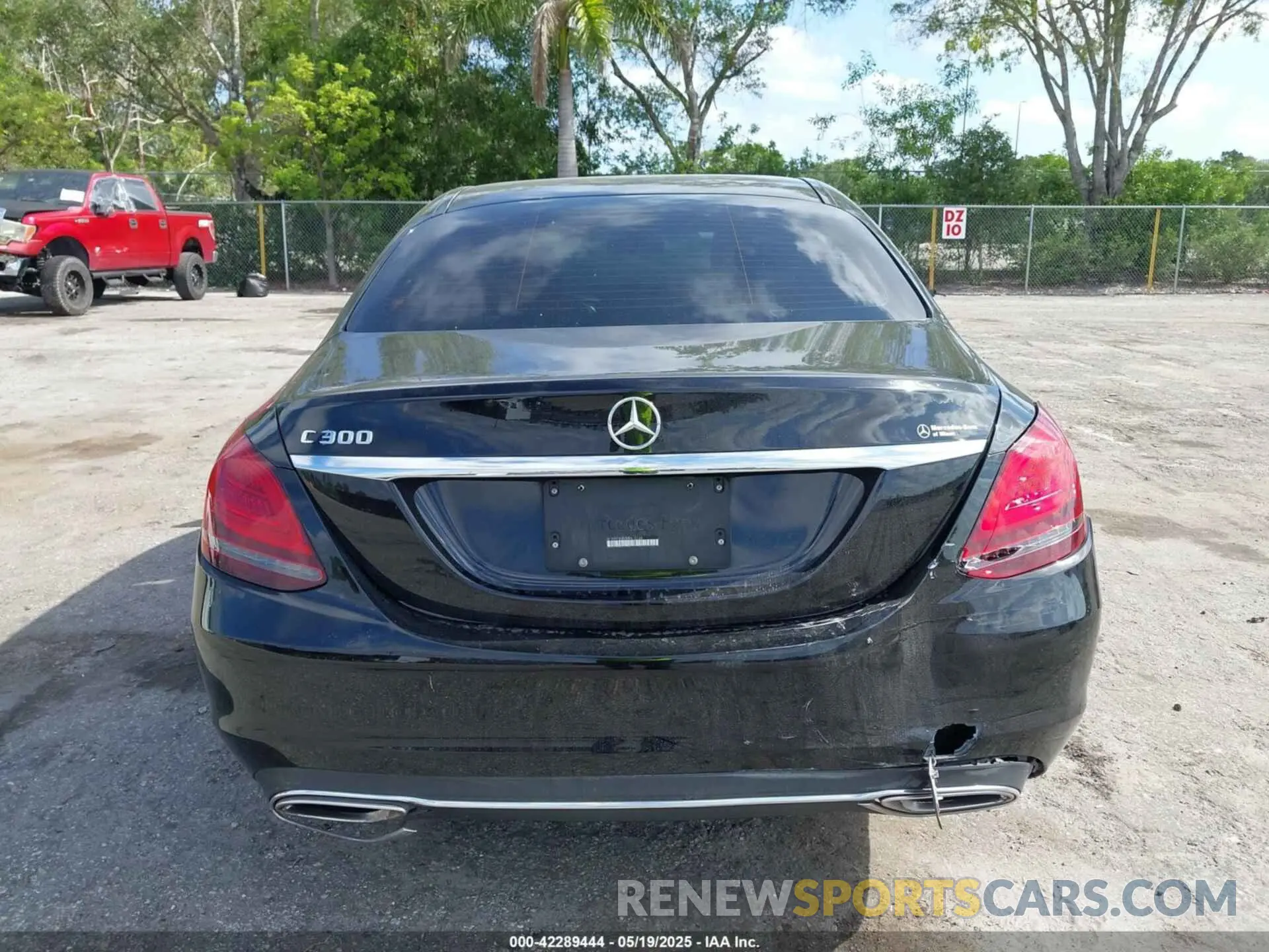 17 fotografías del automóvil dañado W1KWF8DB0MR610135 MERCEDES-BENZ C 300 2021