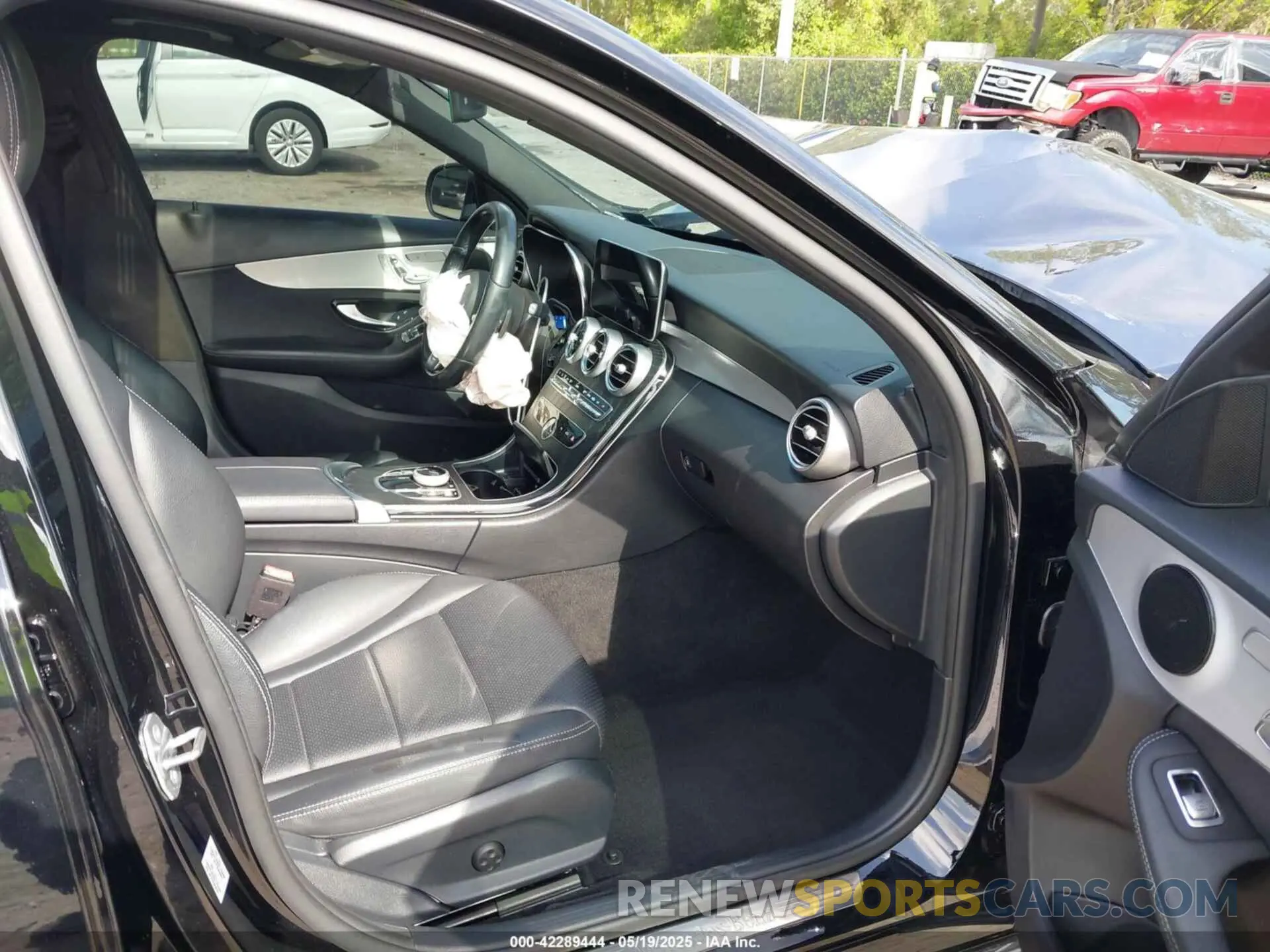 5 fotografías del automóvil dañado W1KWF8DB0MR610135 MERCEDES-BENZ C 300 2021