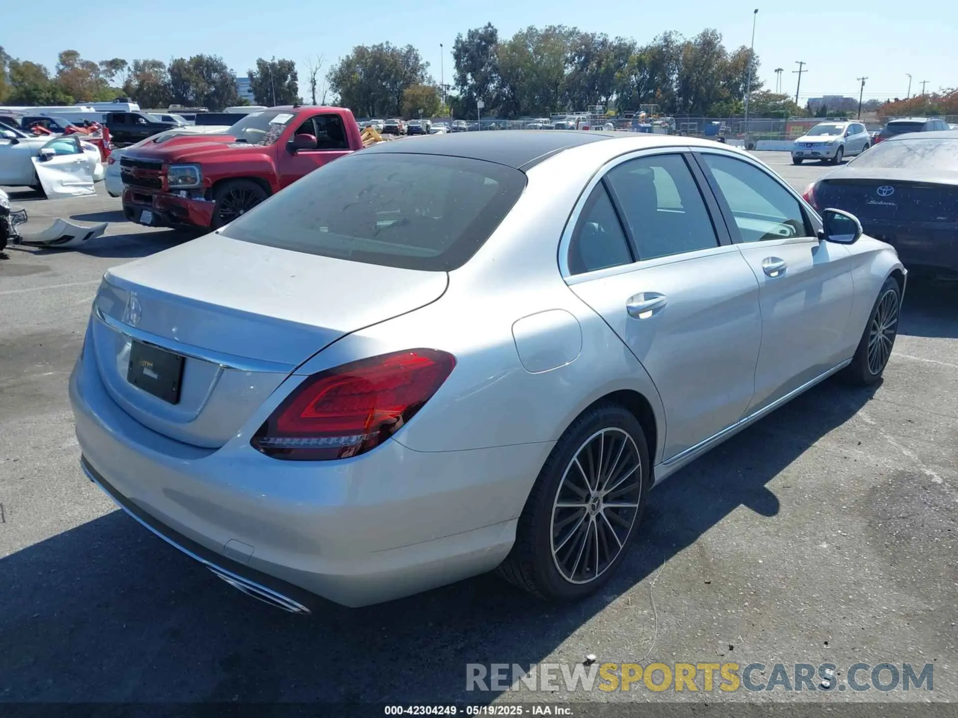 4 fotografías del automóvil dañado W1KWF8DB0MR634709 MERCEDES-BENZ C 300 2021