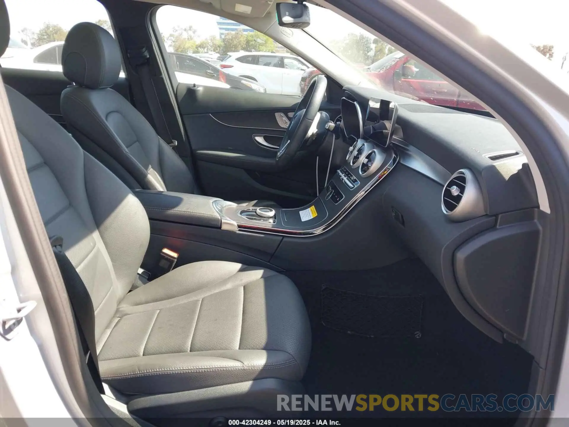 5 fotografías del automóvil dañado W1KWF8DB0MR634709 MERCEDES-BENZ C 300 2021