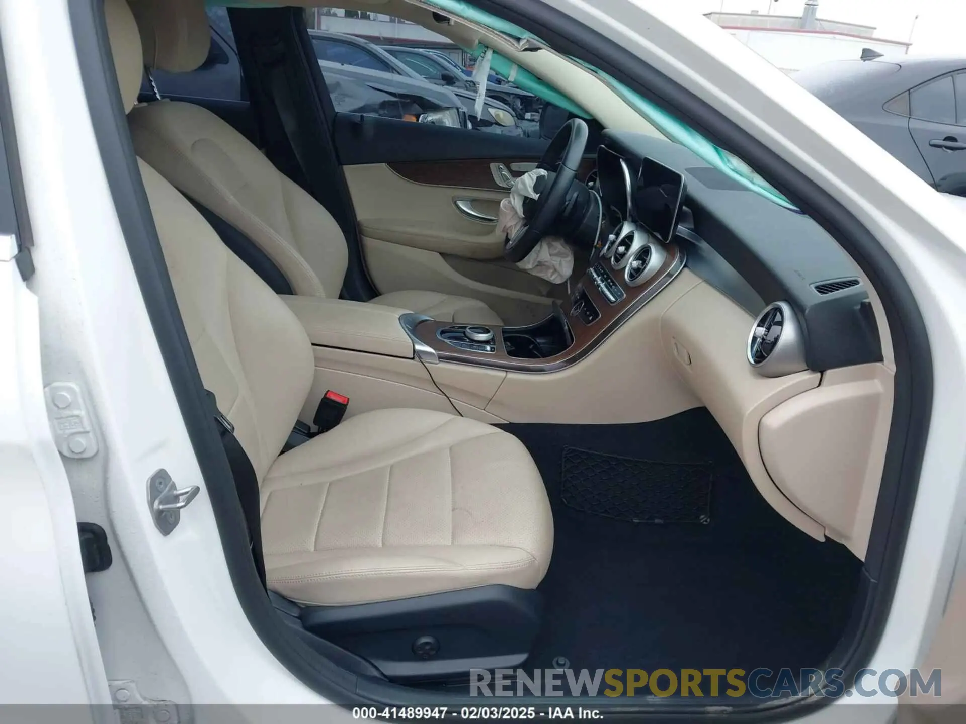 5 fotografías del automóvil dañado W1KWF8DB0MR648738 MERCEDES-BENZ C 300 2021