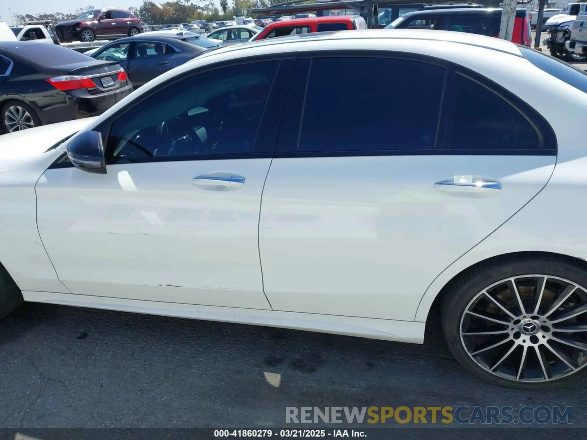 14 fotografías del automóvil dañado W1KWF8DB1MR607826 MERCEDES-BENZ C 300 2021