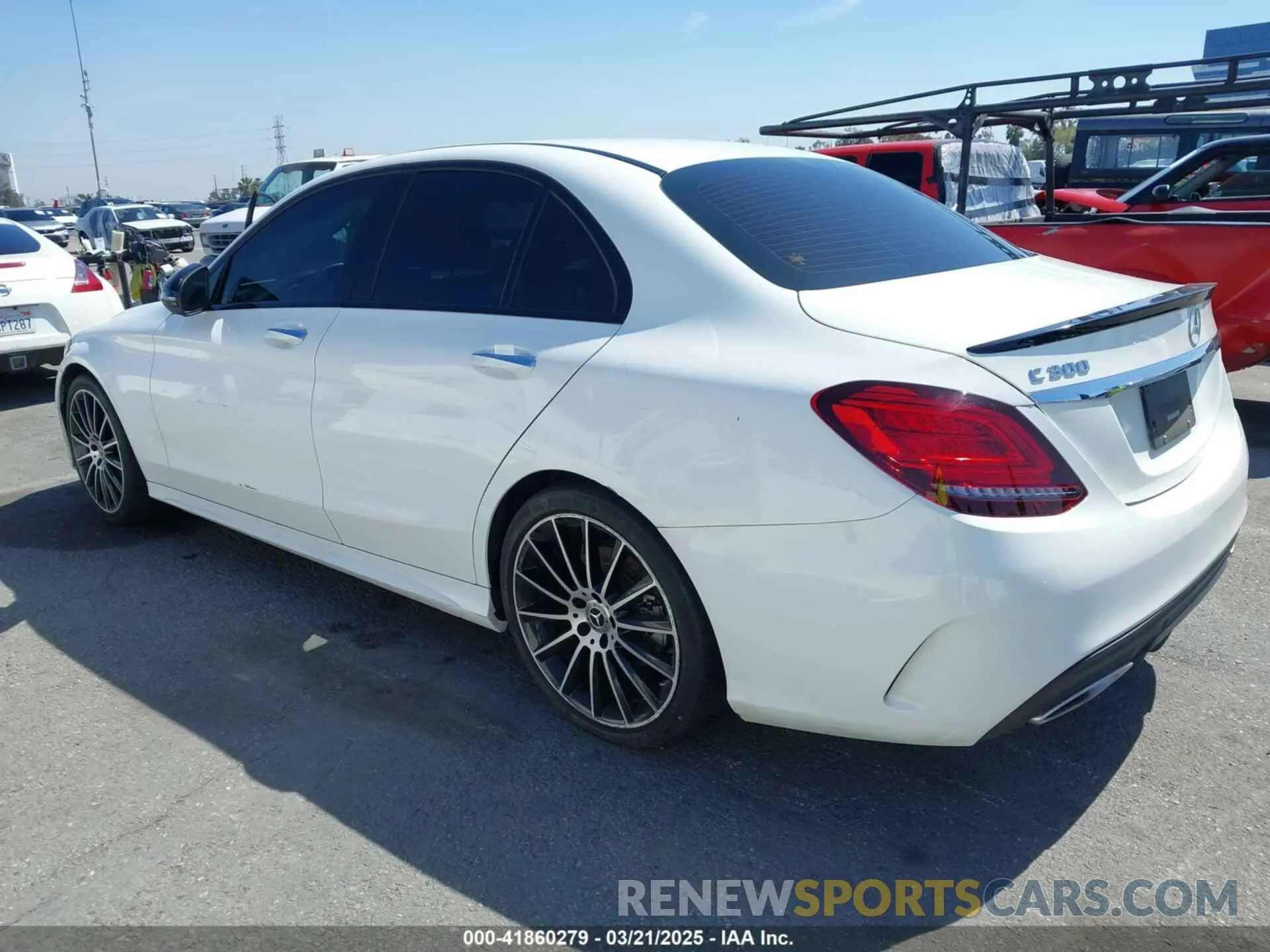 3 fotografías del automóvil dañado W1KWF8DB1MR607826 MERCEDES-BENZ C 300 2021