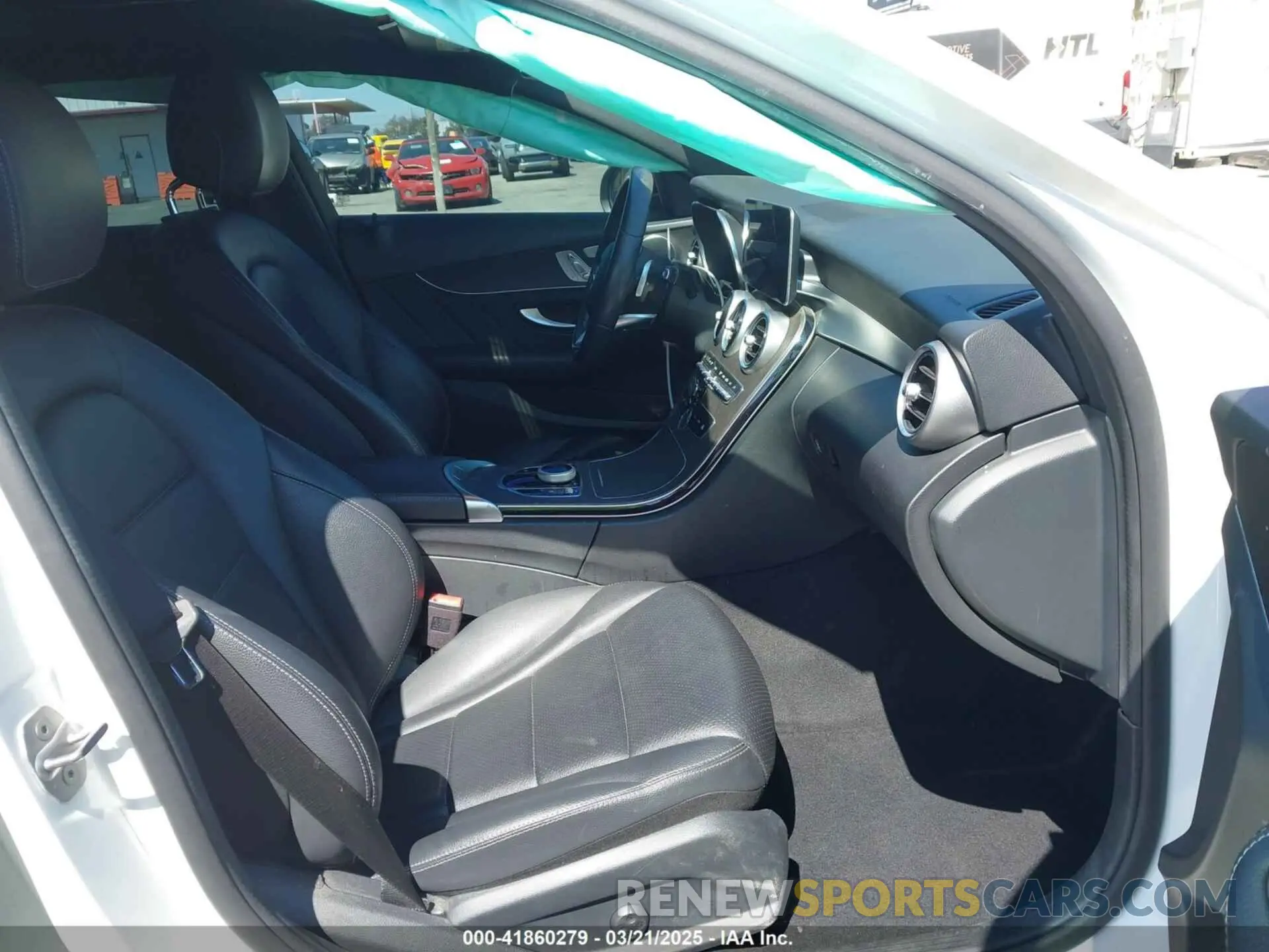 5 fotografías del automóvil dañado W1KWF8DB1MR607826 MERCEDES-BENZ C 300 2021