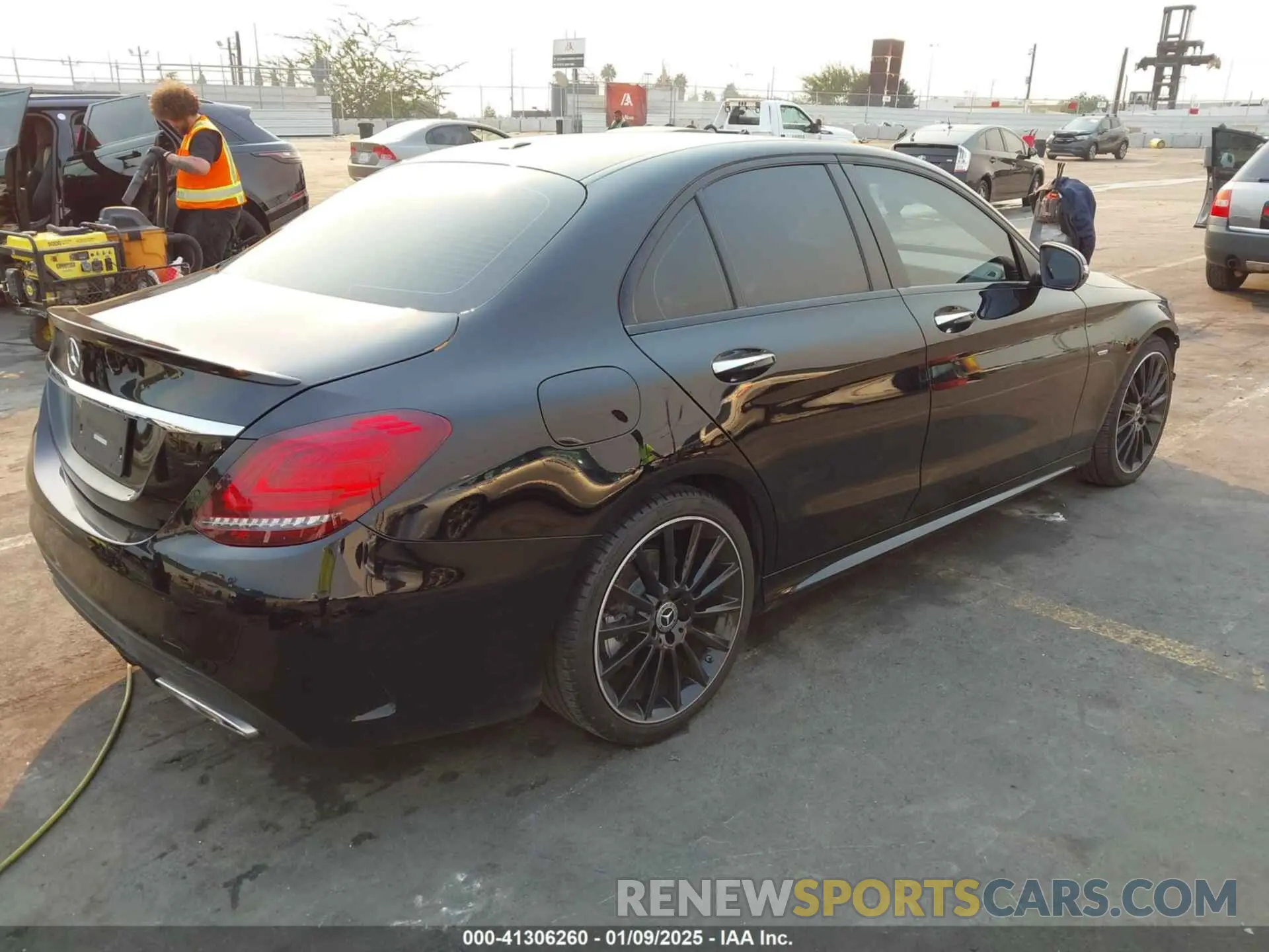4 fotografías del automóvil dañado W1KWF8DB1MR634640 MERCEDES-BENZ C 300 2021
