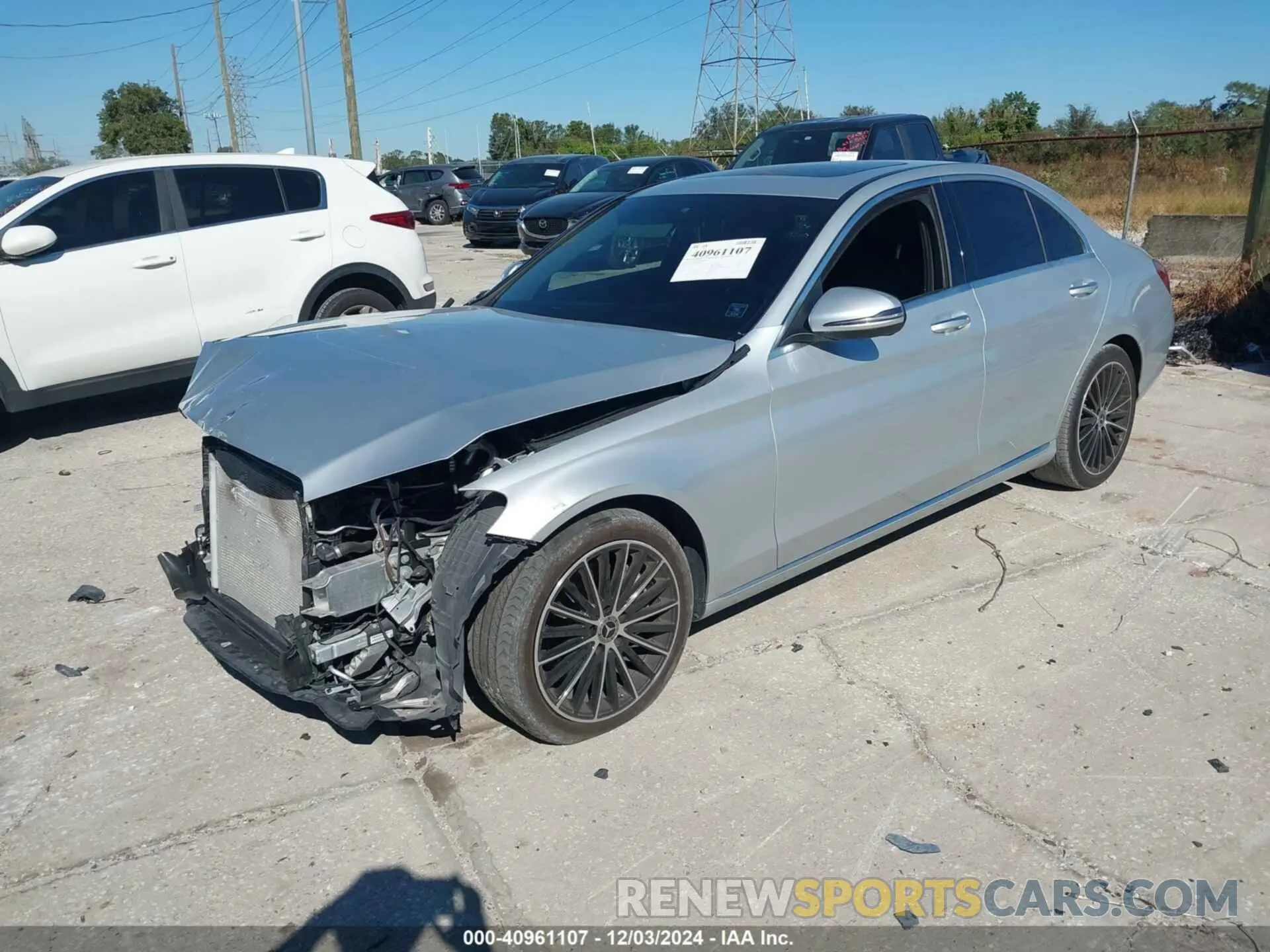 2 fotografías del automóvil dañado W1KWF8DB4MR631926 MERCEDES-BENZ C 300 2021