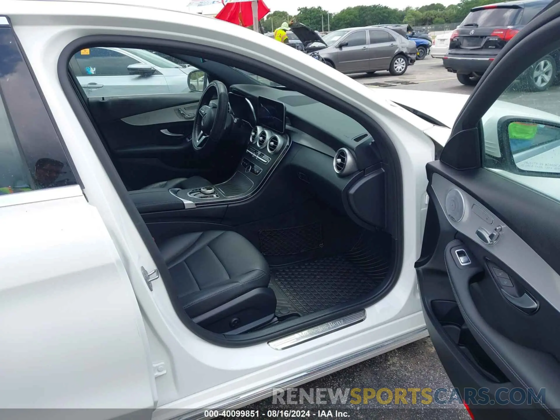 5 fotografías del automóvil dañado W1KWF8DB5MR625018 MERCEDES-BENZ C 300 2021