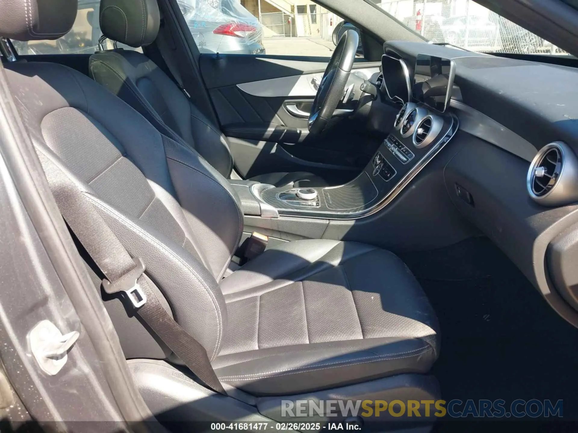 5 fotografías del automóvil dañado W1KWF8DB5MR646497 MERCEDES-BENZ C 300 2021