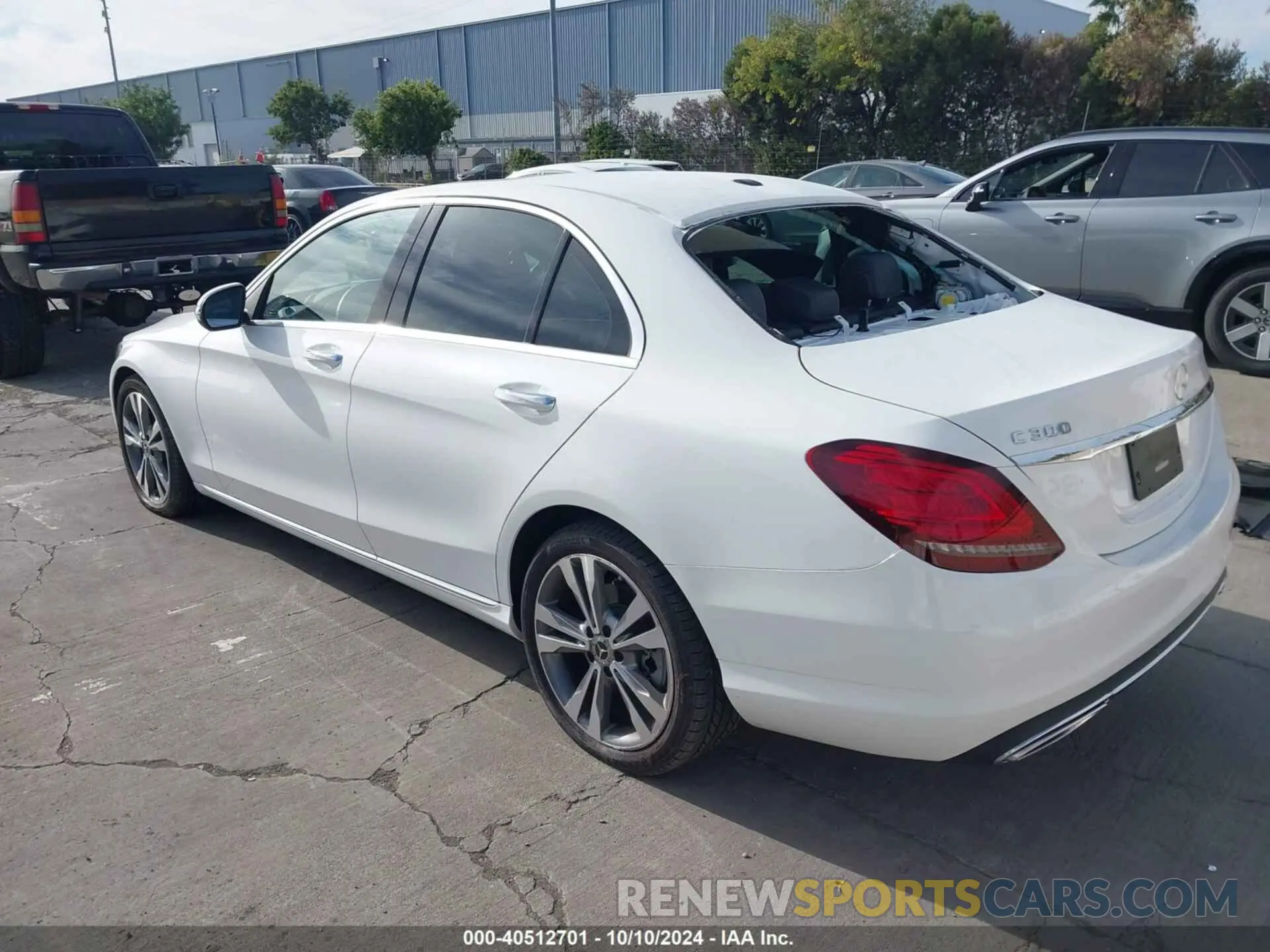 3 fotografías del automóvil dañado W1KWF8DB5MR649268 MERCEDES-BENZ C 300 2021