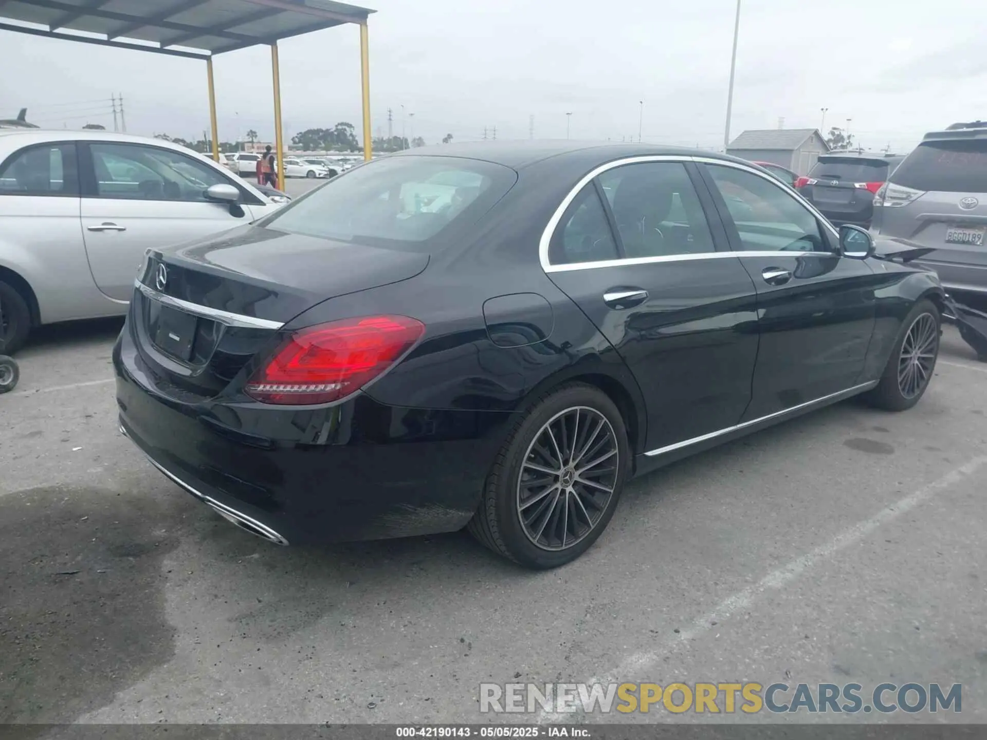 4 fotografías del automóvil dañado W1KWF8DB5MR650484 MERCEDES-BENZ C 300 2021