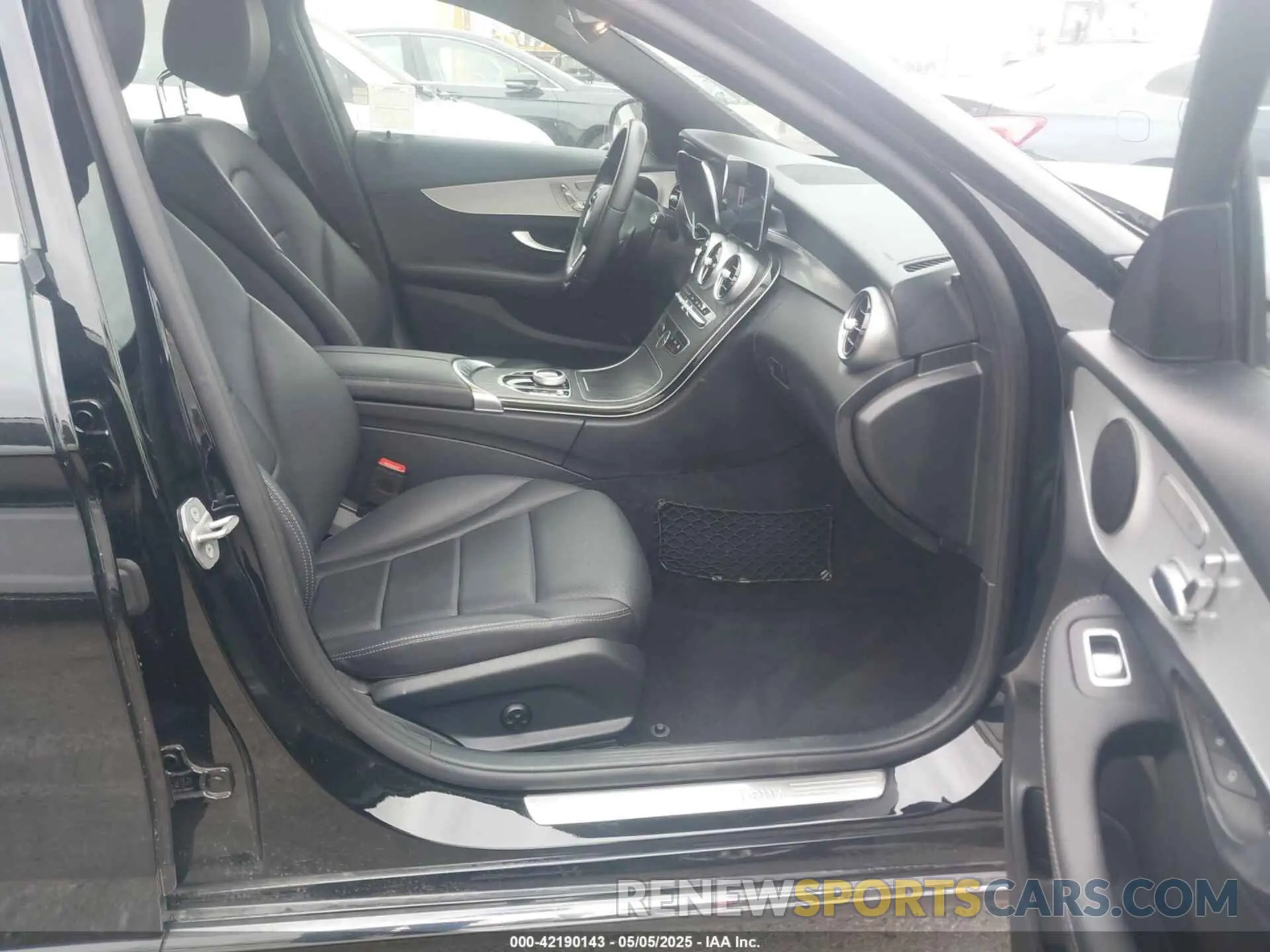 5 fotografías del automóvil dañado W1KWF8DB5MR650484 MERCEDES-BENZ C 300 2021