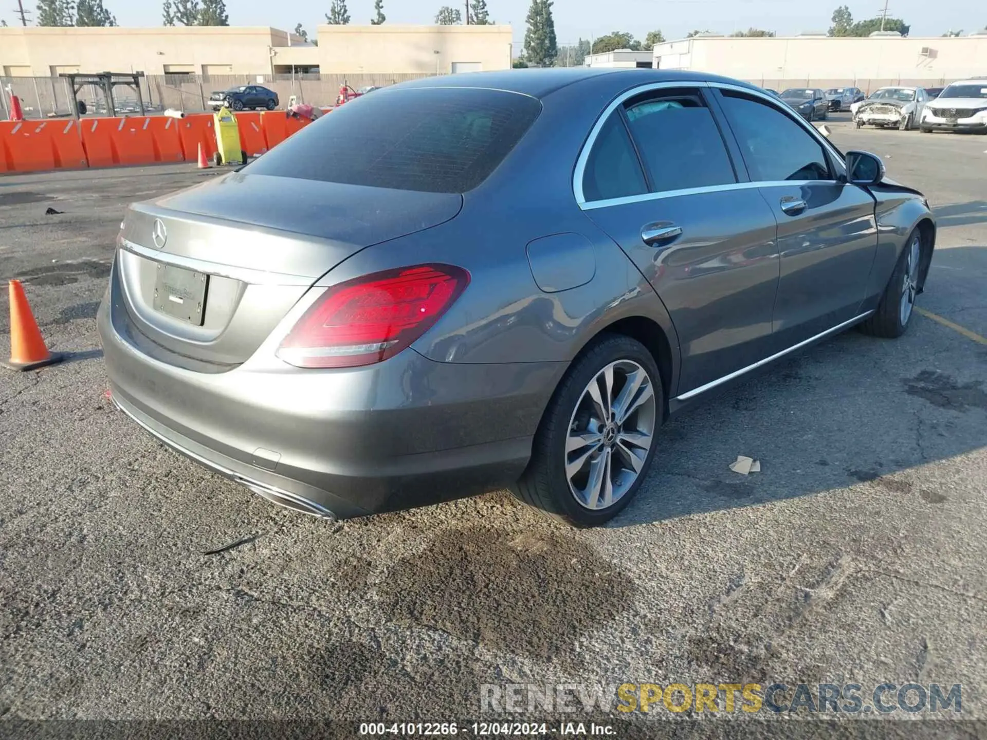 4 fotografías del automóvil dañado W1KWF8DB6MR611757 MERCEDES-BENZ C 300 2021