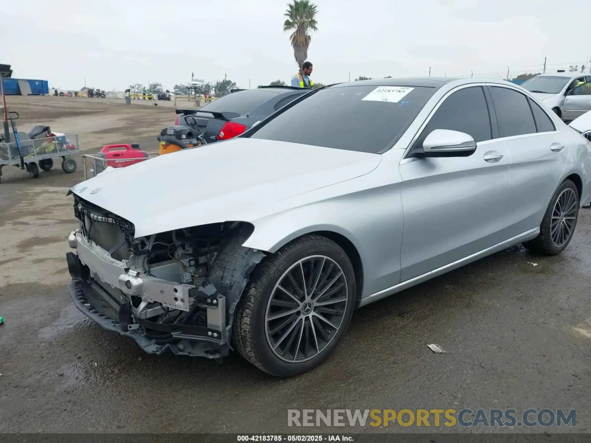 2 fotografías del automóvil dañado W1KWF8DB7MR647862 MERCEDES-BENZ C 300 2021