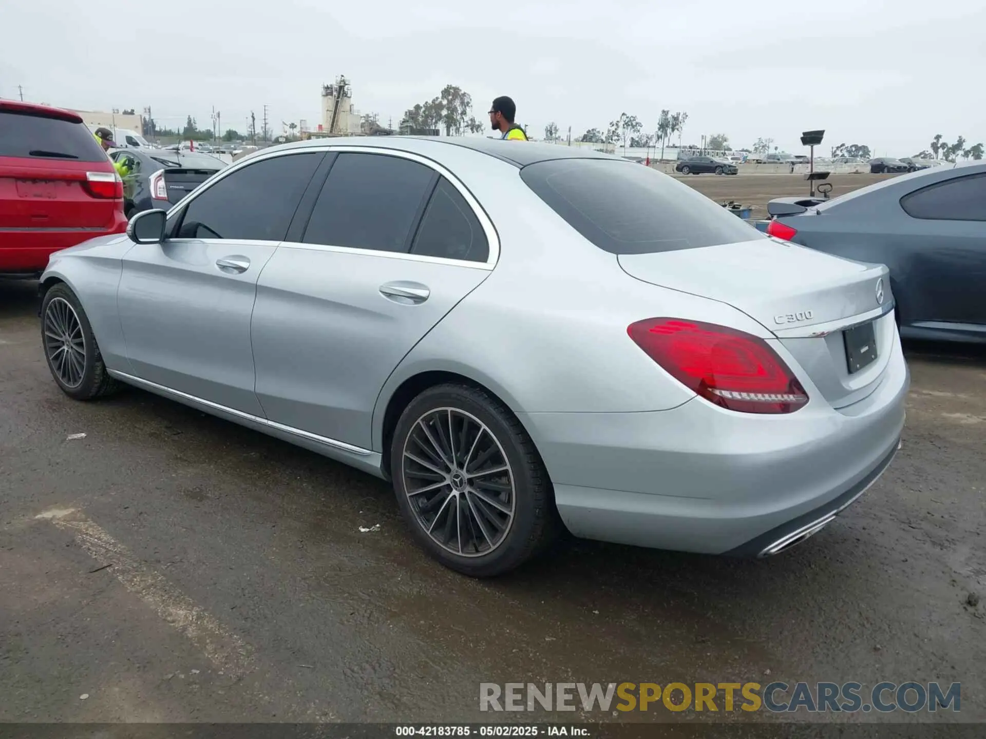 3 fotografías del automóvil dañado W1KWF8DB7MR647862 MERCEDES-BENZ C 300 2021