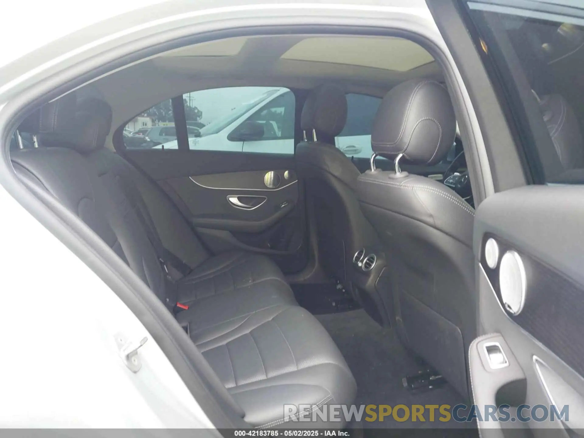 8 fotografías del automóvil dañado W1KWF8DB7MR647862 MERCEDES-BENZ C 300 2021
