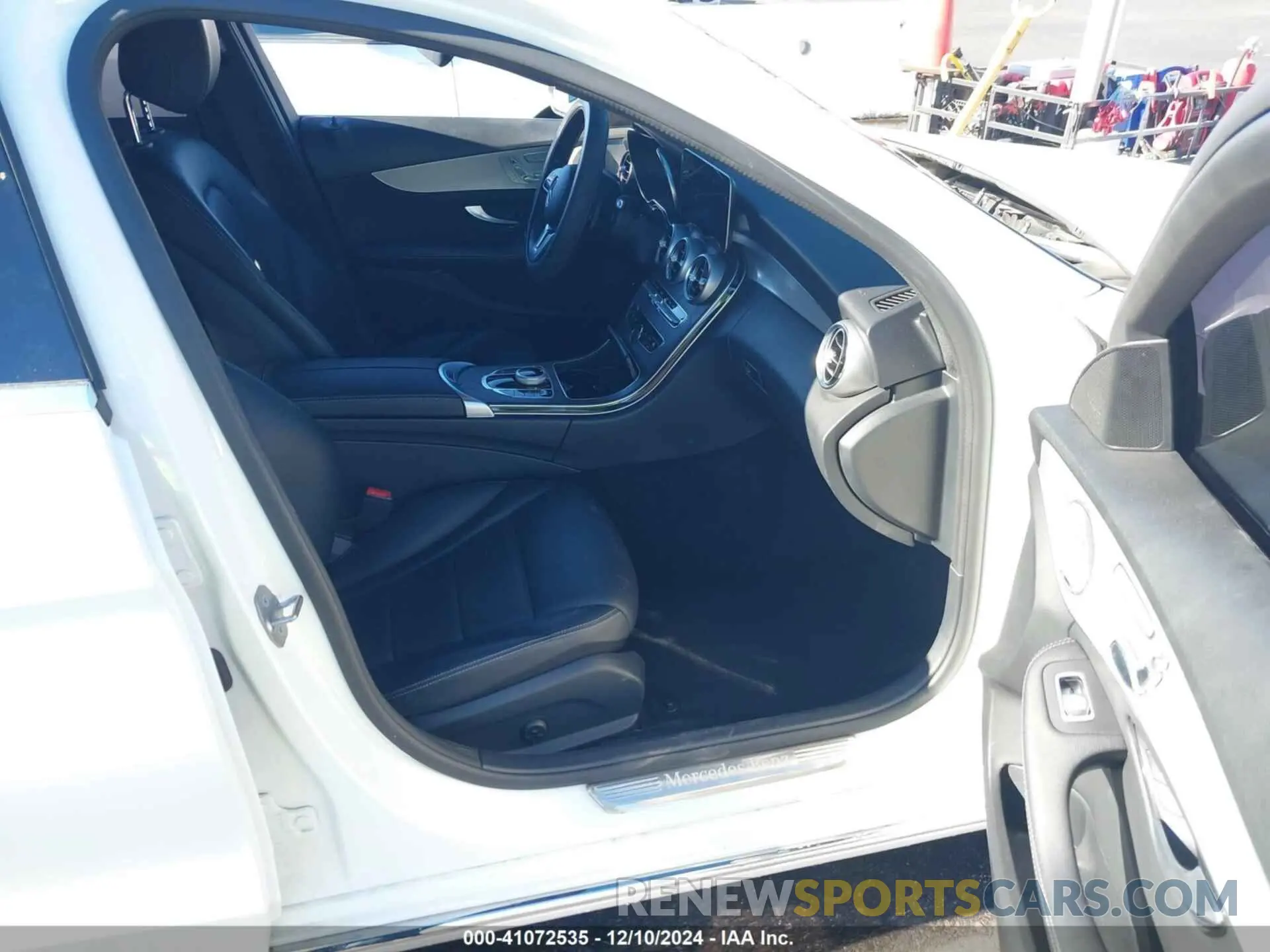 5 fotografías del automóvil dañado W1KWF8DB8MR619763 MERCEDES-BENZ C 300 2021