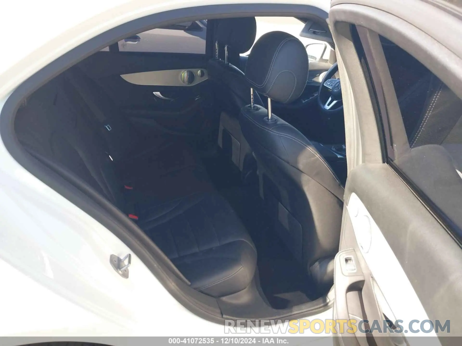 8 fotografías del automóvil dañado W1KWF8DB8MR619763 MERCEDES-BENZ C 300 2021