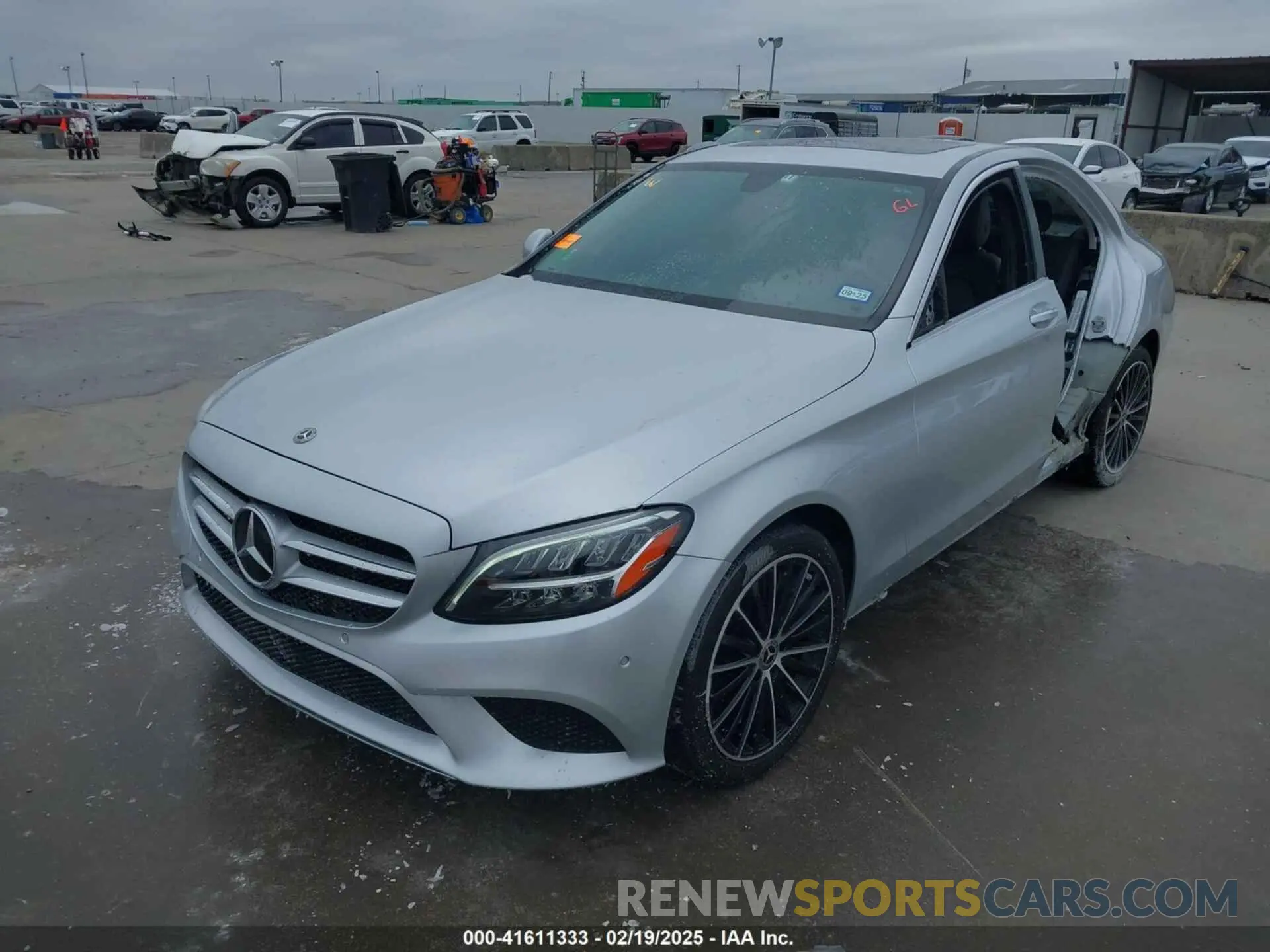 2 fotografías del automóvil dañado W1KWF8DB8MR635817 MERCEDES-BENZ C 300 2021