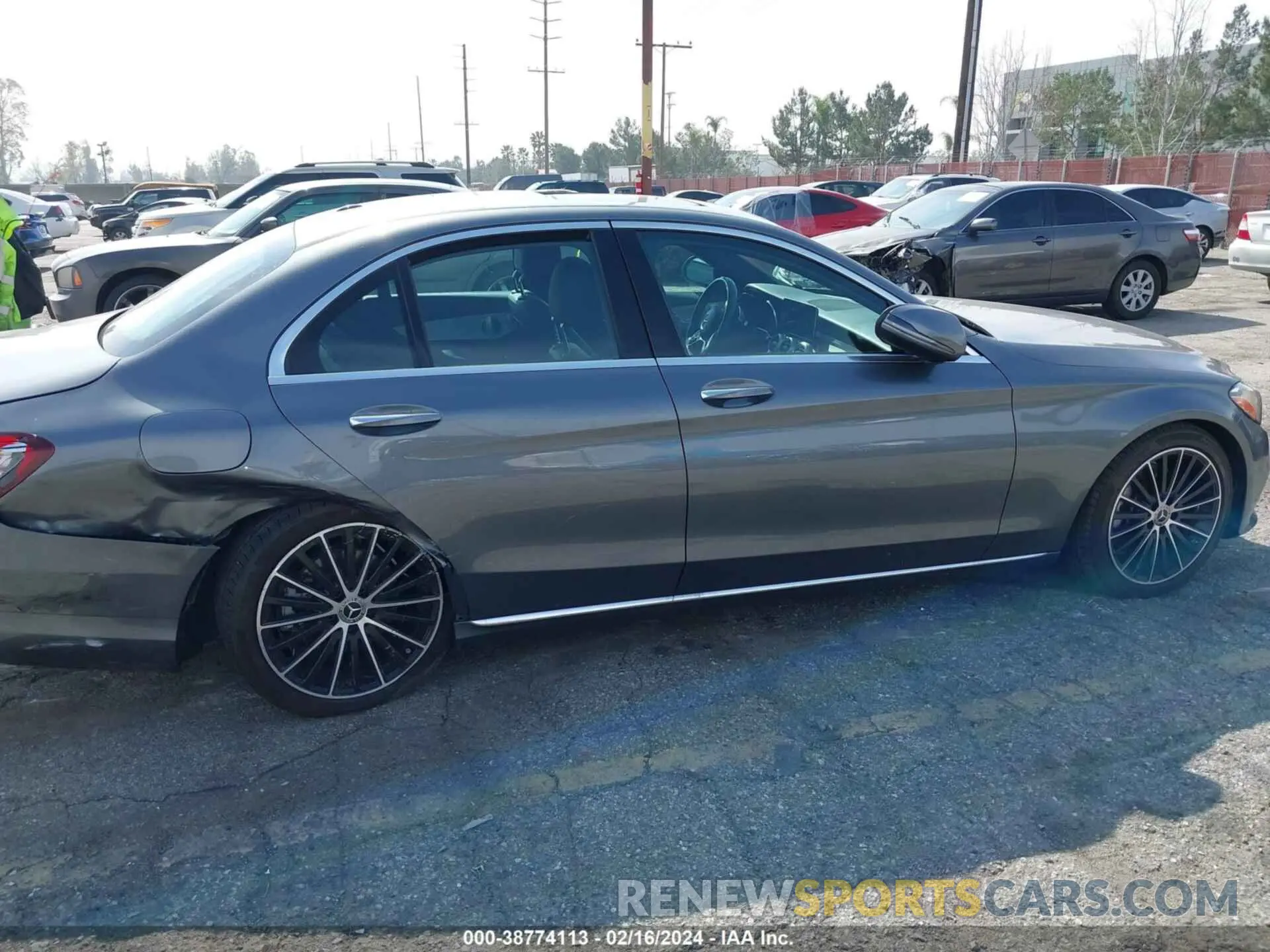 14 fotografías del automóvil dañado W1KWF8DBXMR613155 MERCEDES-BENZ C 300 2021