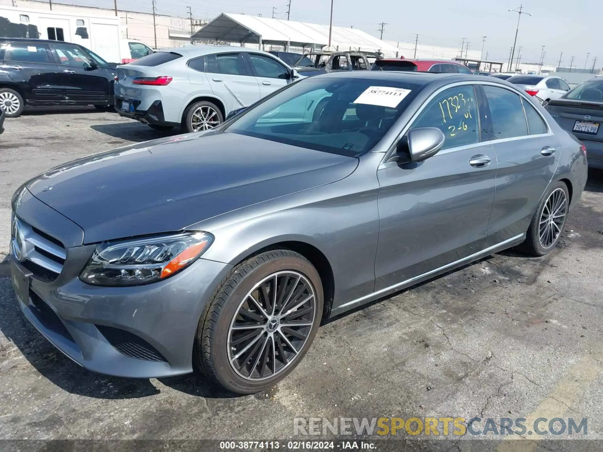 2 fotografías del automóvil dañado W1KWF8DBXMR613155 MERCEDES-BENZ C 300 2021