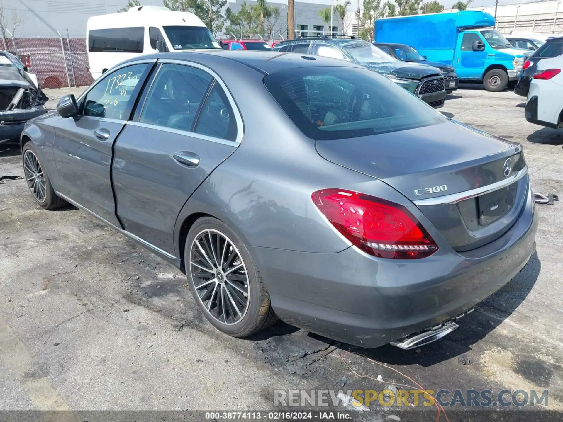 3 fotografías del automóvil dañado W1KWF8DBXMR613155 MERCEDES-BENZ C 300 2021