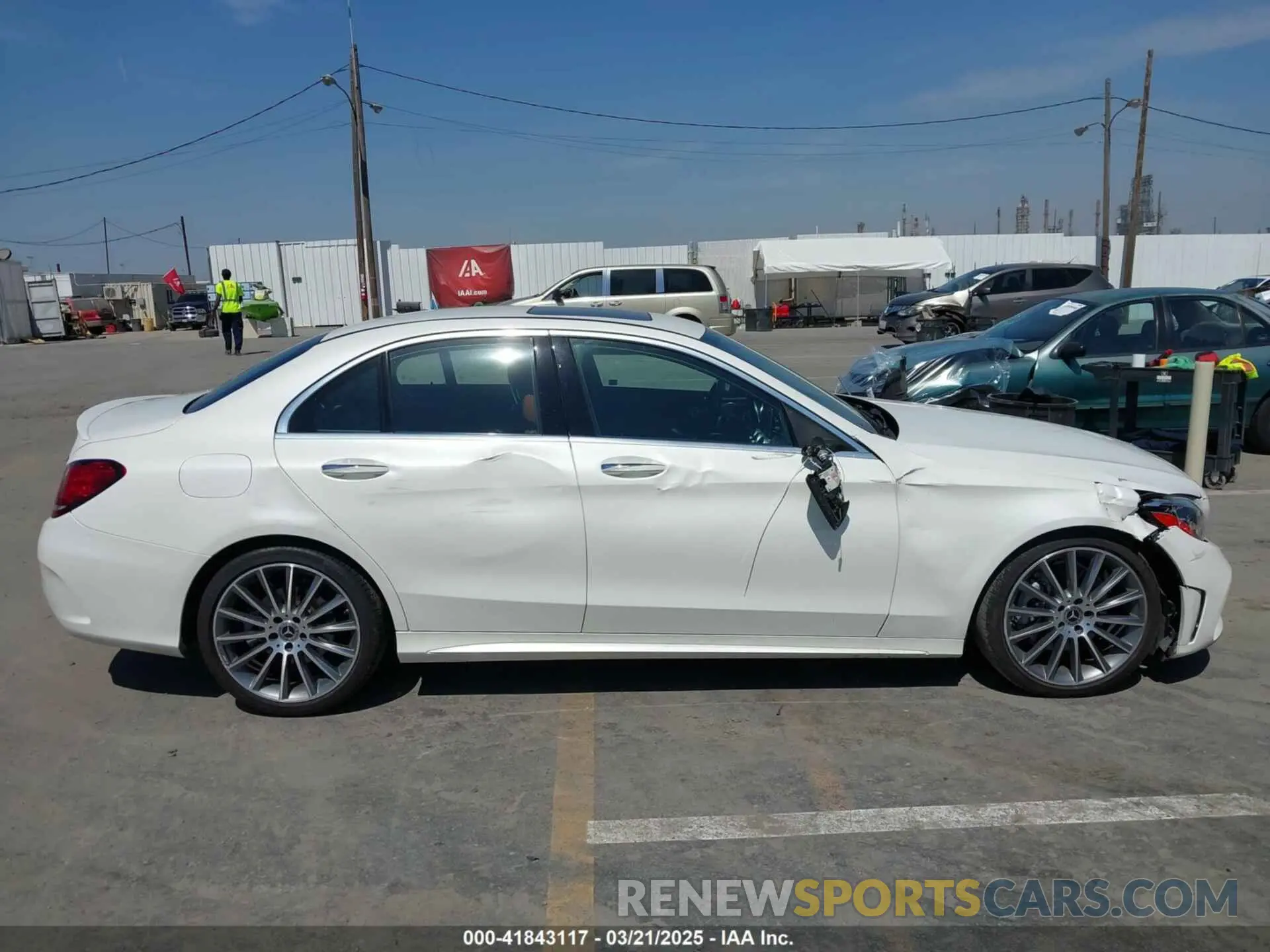 13 fotografías del automóvil dañado W1KWF8DBXMR625290 MERCEDES-BENZ C 300 2021