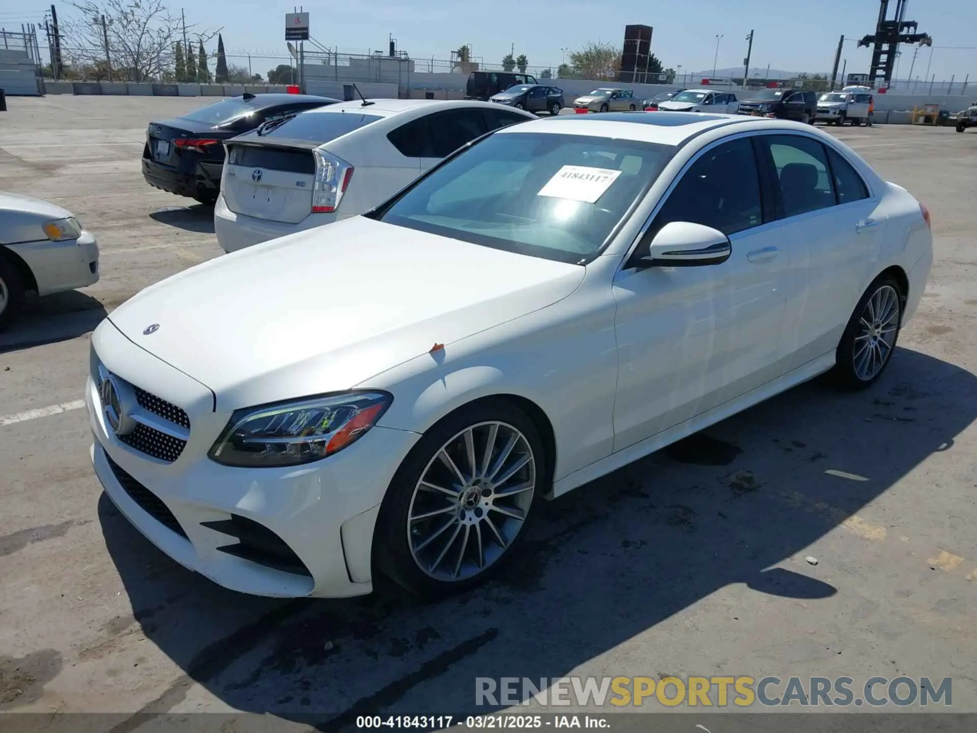 2 fotografías del automóvil dañado W1KWF8DBXMR625290 MERCEDES-BENZ C 300 2021