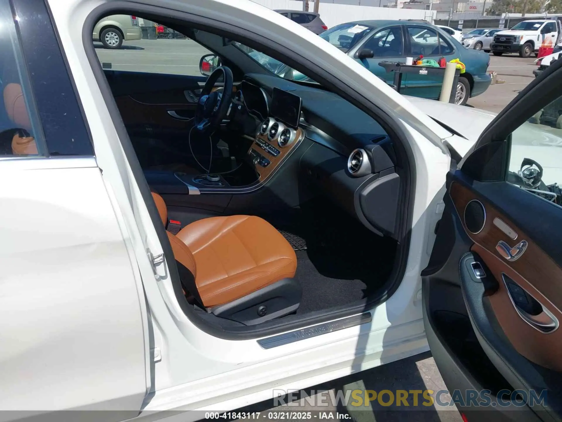 5 fotografías del automóvil dañado W1KWF8DBXMR625290 MERCEDES-BENZ C 300 2021