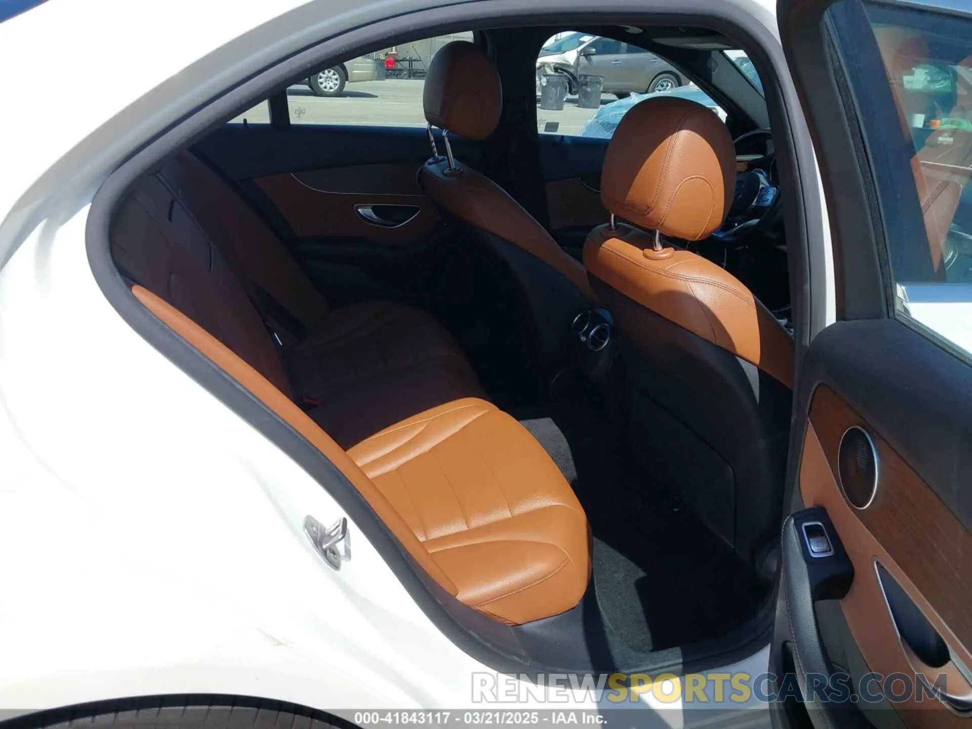 8 fotografías del automóvil dañado W1KWF8DBXMR625290 MERCEDES-BENZ C 300 2021
