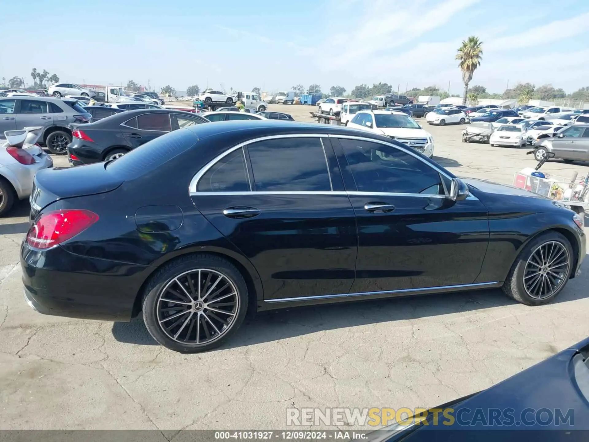 13 fotografías del automóvil dañado W1KWF8DBXMR634748 MERCEDES-BENZ C 300 2021