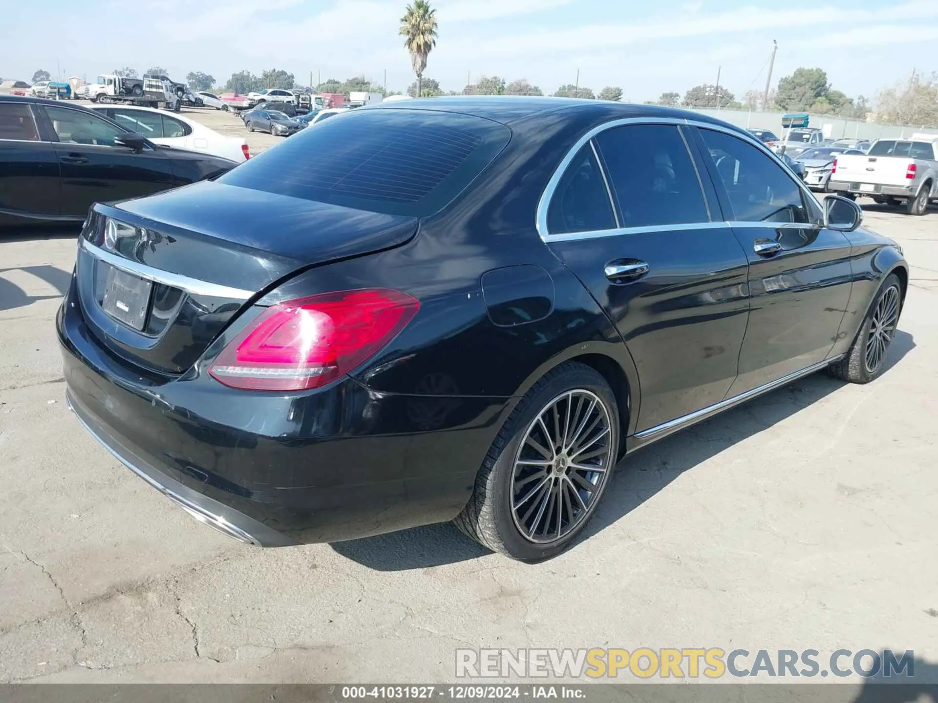 4 fotografías del automóvil dañado W1KWF8DBXMR634748 MERCEDES-BENZ C 300 2021