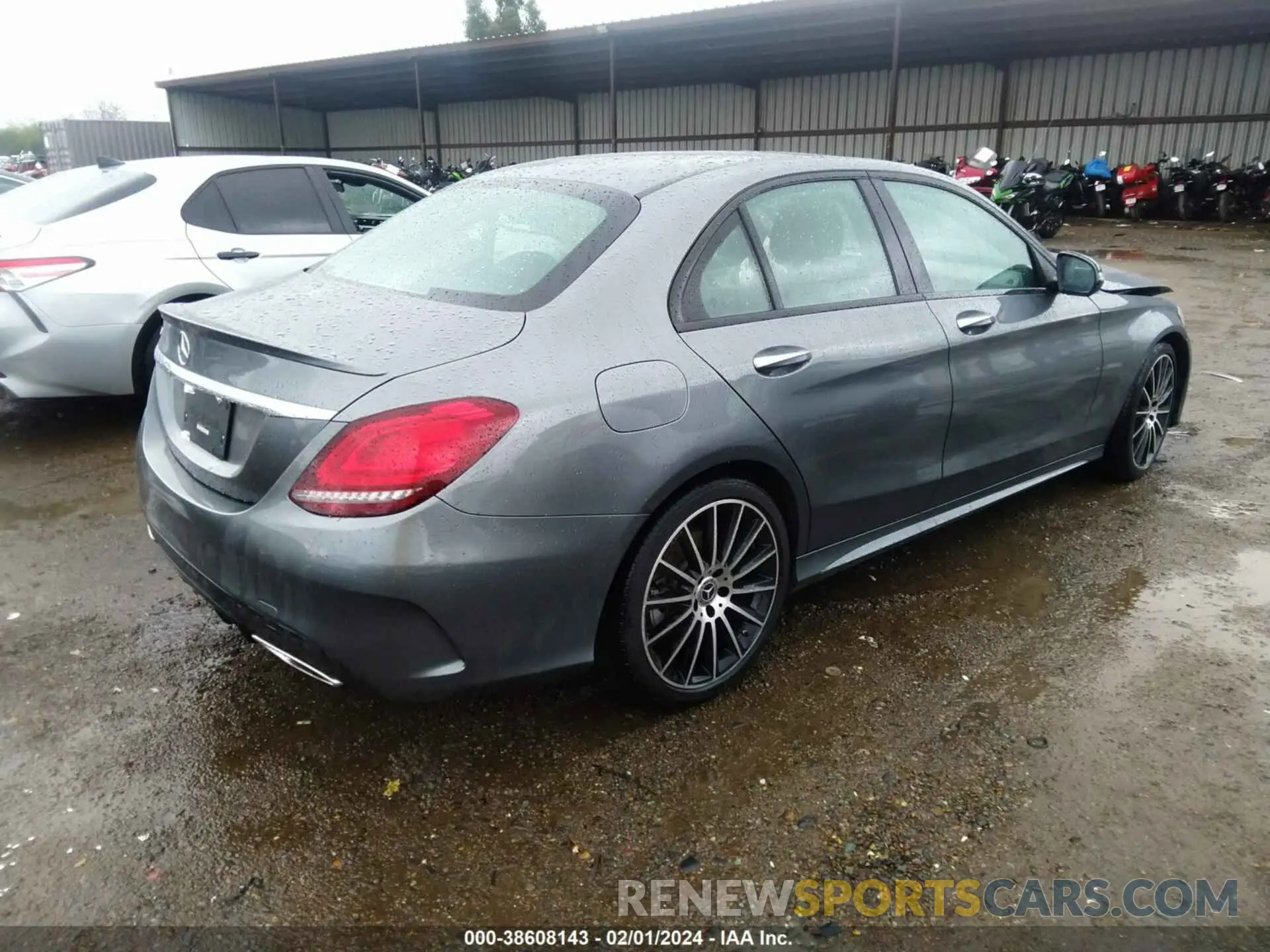 4 fotografías del automóvil dañado W1KWF8DBXMR642946 MERCEDES-BENZ C 300 2021