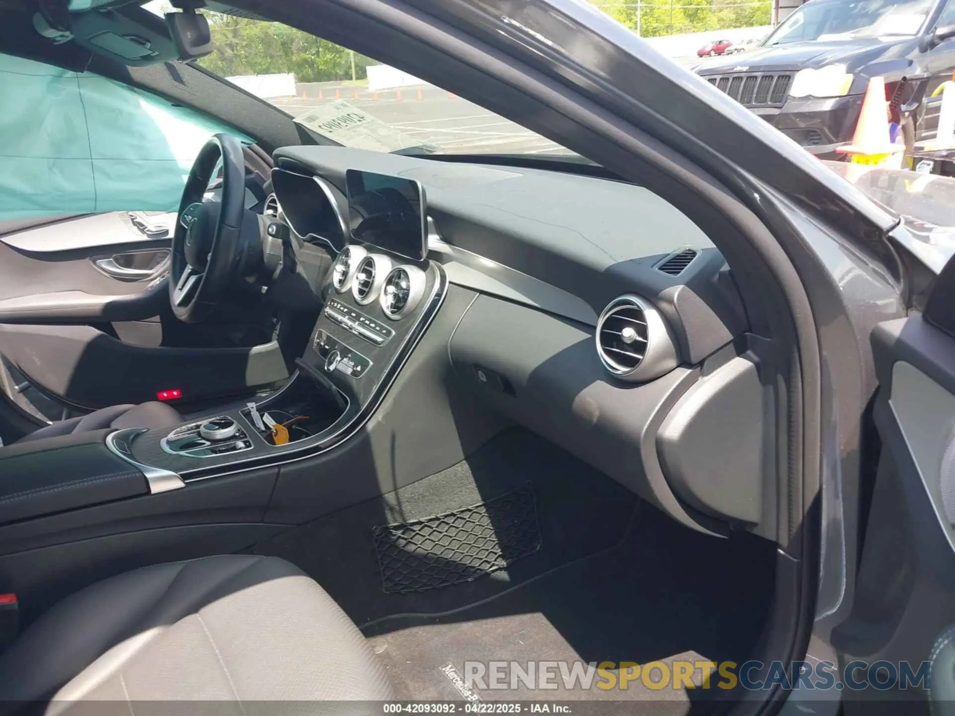 5 fotografías del automóvil dañado W1KWF8DBXMR645829 MERCEDES-BENZ C 300 2021