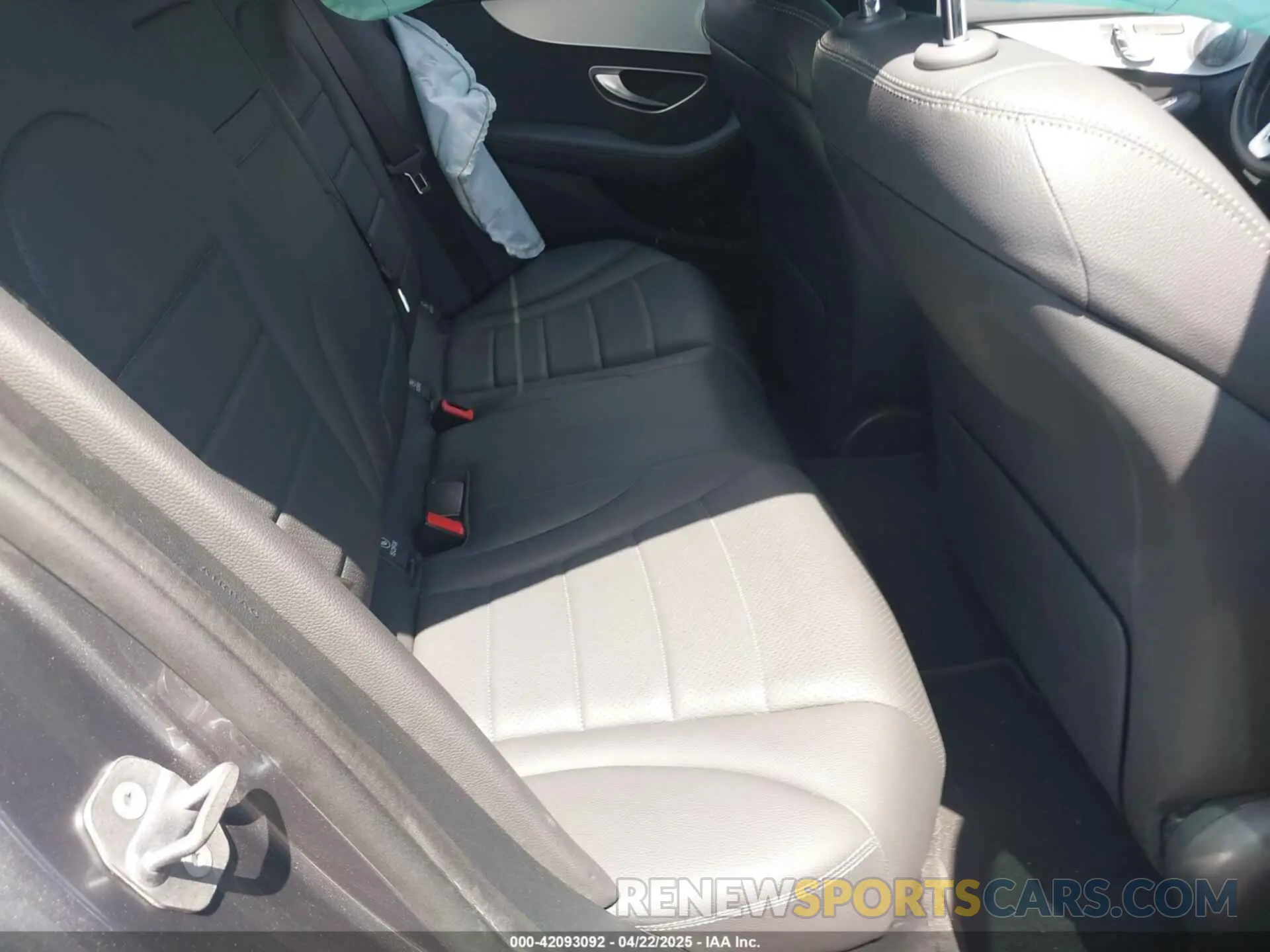 8 fotografías del automóvil dañado W1KWF8DBXMR645829 MERCEDES-BENZ C 300 2021