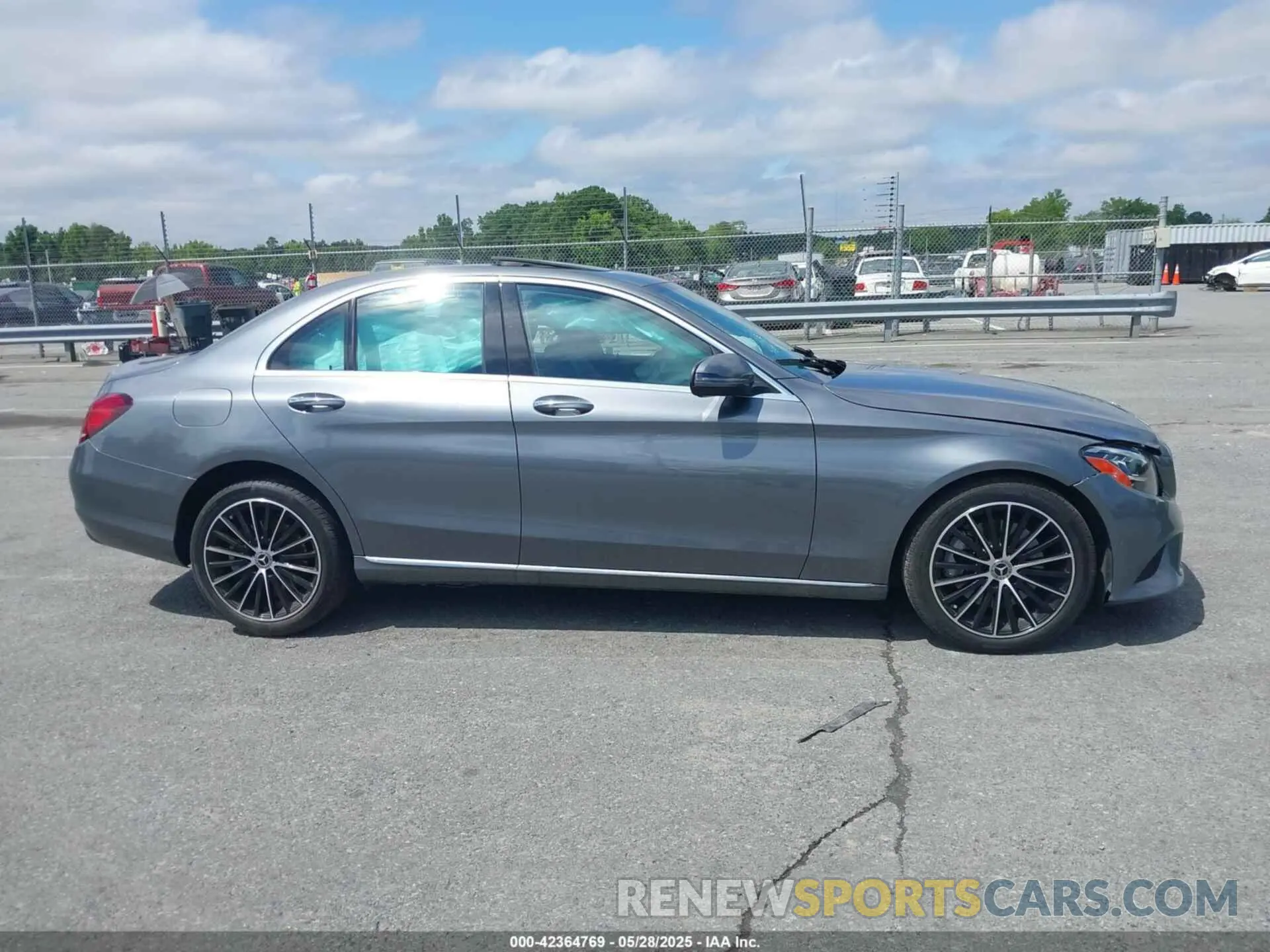 13 fotografías del automóvil dañado W1KWF8DBXMR649203 MERCEDES-BENZ C 300 2021