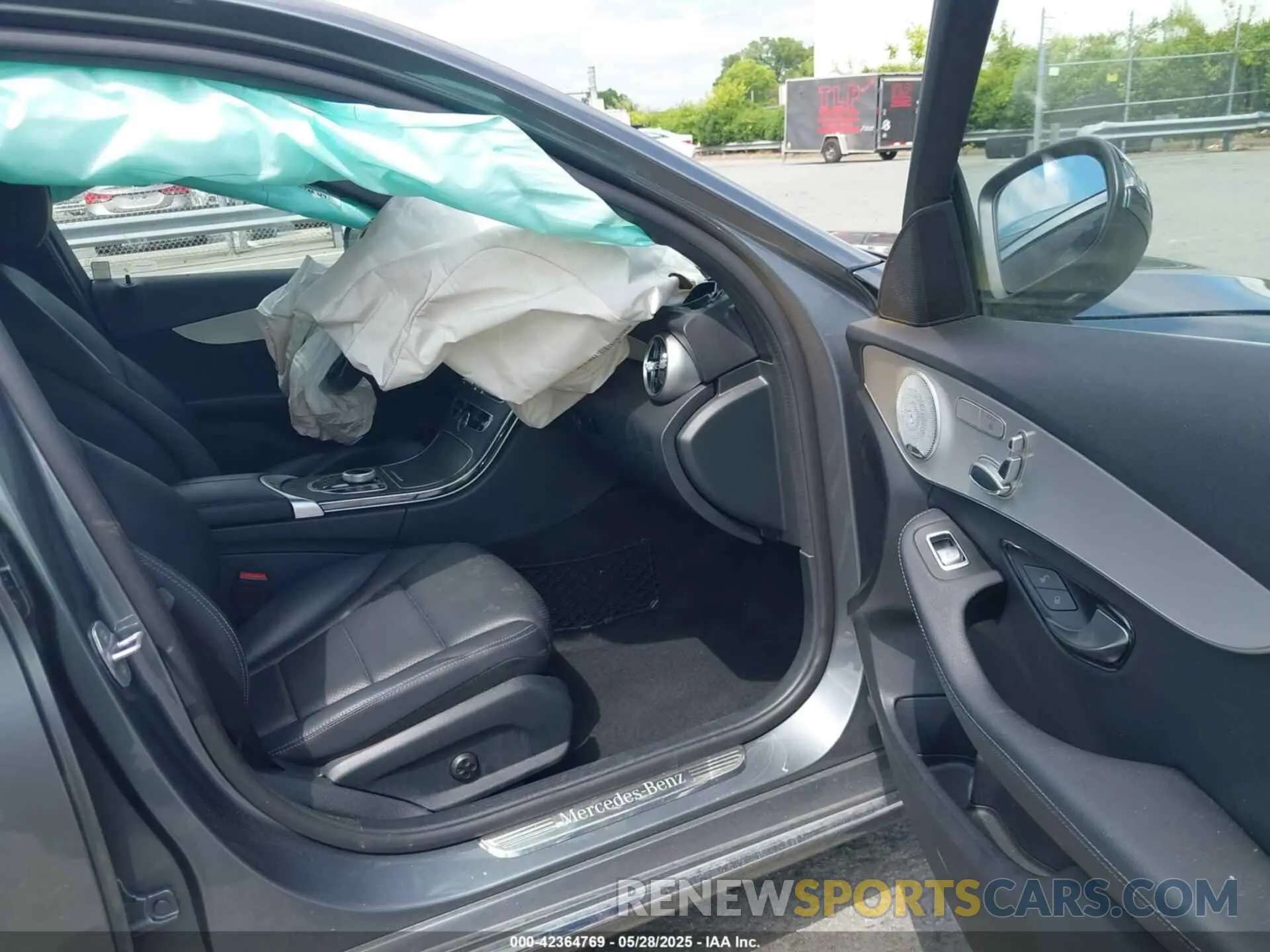 5 fotografías del automóvil dañado W1KWF8DBXMR649203 MERCEDES-BENZ C 300 2021