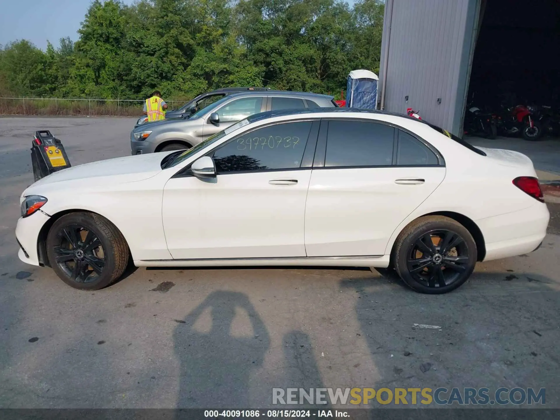 14 fotografías del automóvil dañado W1KWF8EB2MR637075 MERCEDES-BENZ C 300 2021
