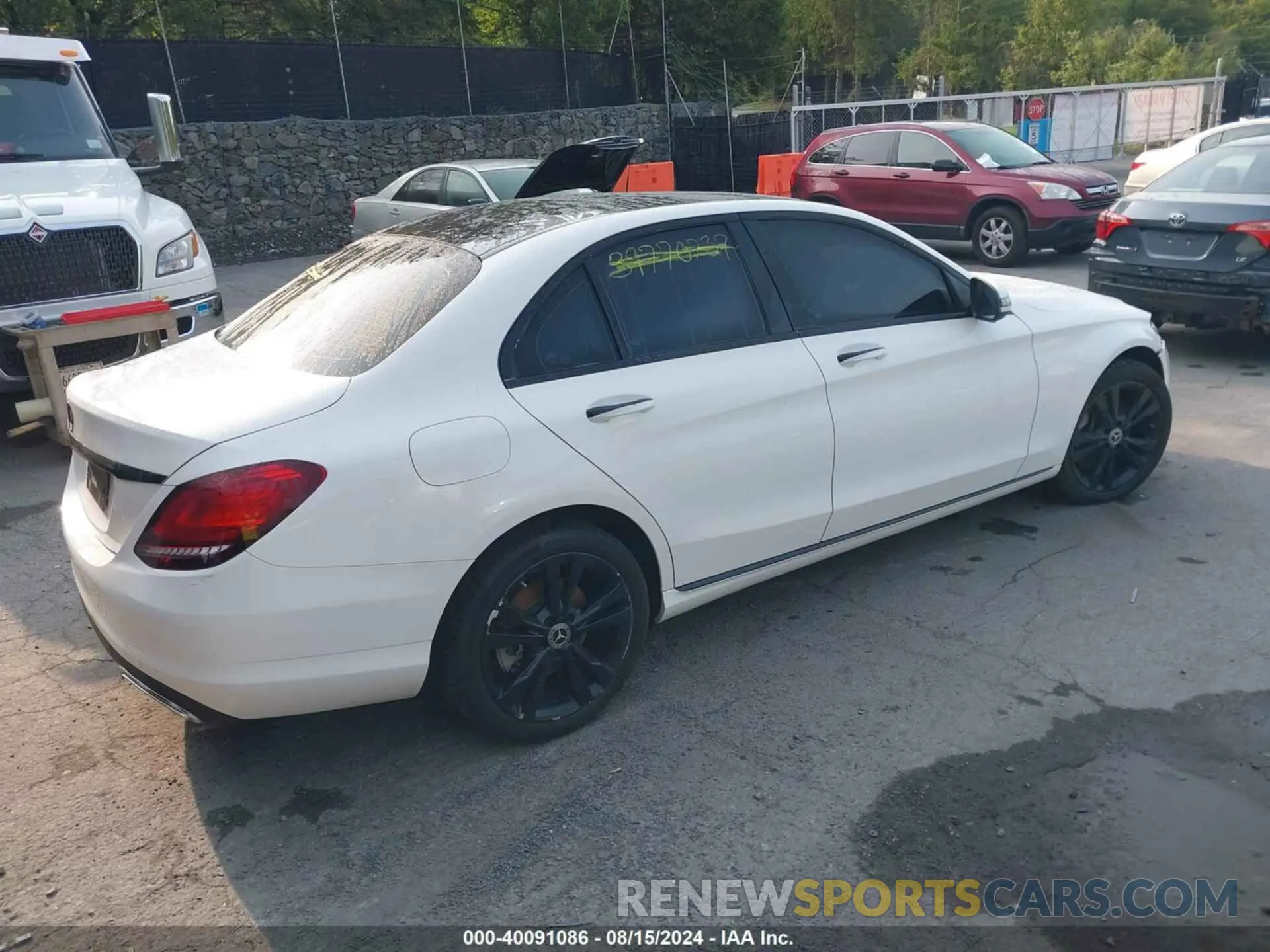 4 fotografías del automóvil dañado W1KWF8EB2MR637075 MERCEDES-BENZ C 300 2021