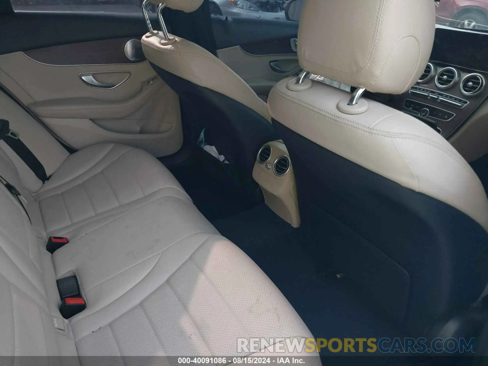 8 fotografías del automóvil dañado W1KWF8EB2MR637075 MERCEDES-BENZ C 300 2021
