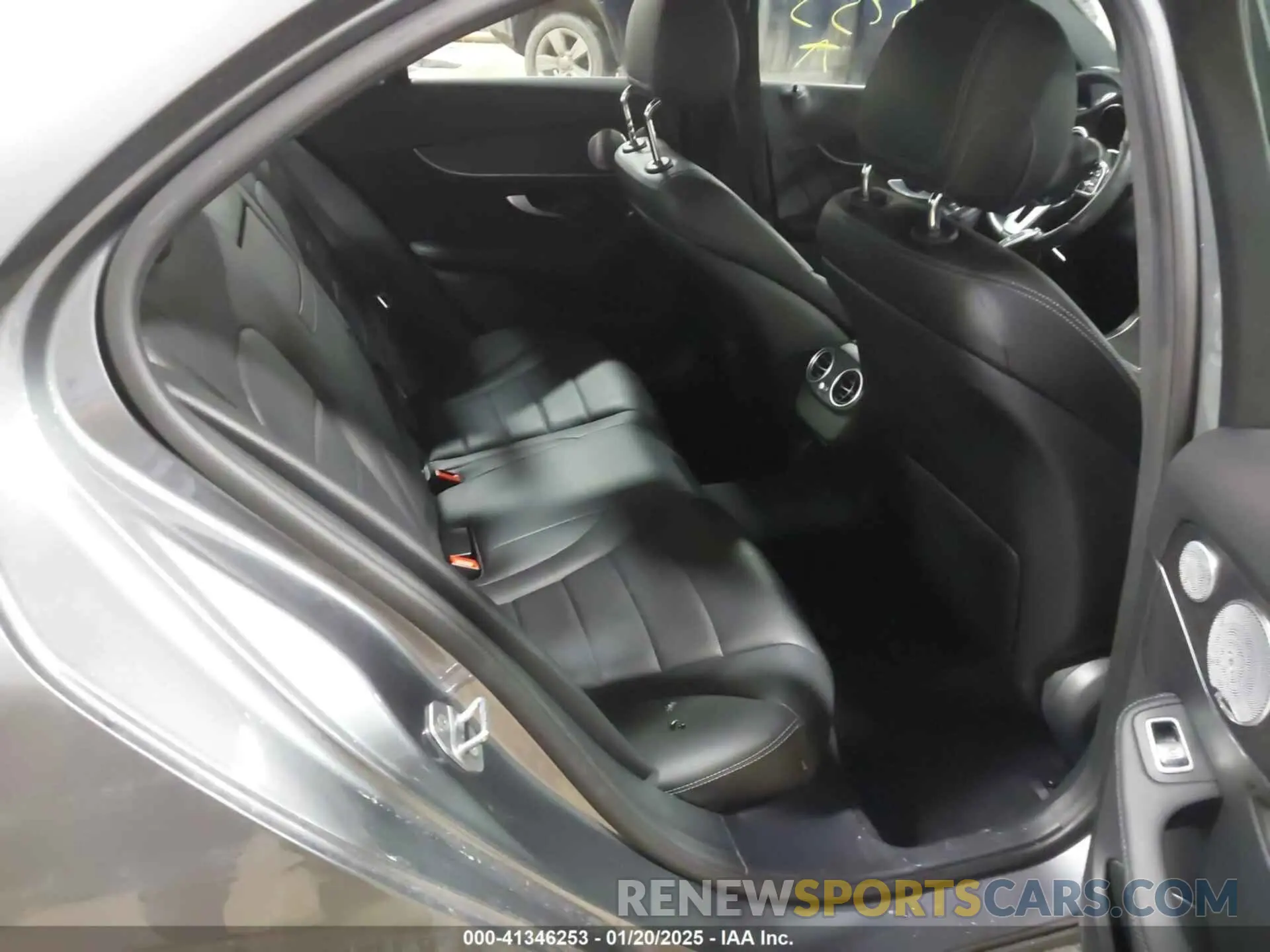8 fotografías del automóvil dañado W1KWF8EBXMR637714 MERCEDES-BENZ C 300 2021