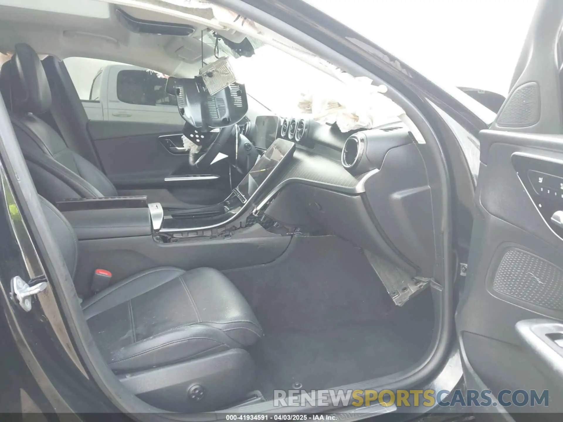 5 fotografías del automóvil dañado W1KAF4GB4NR036199 MERCEDES-BENZ C 300 2022