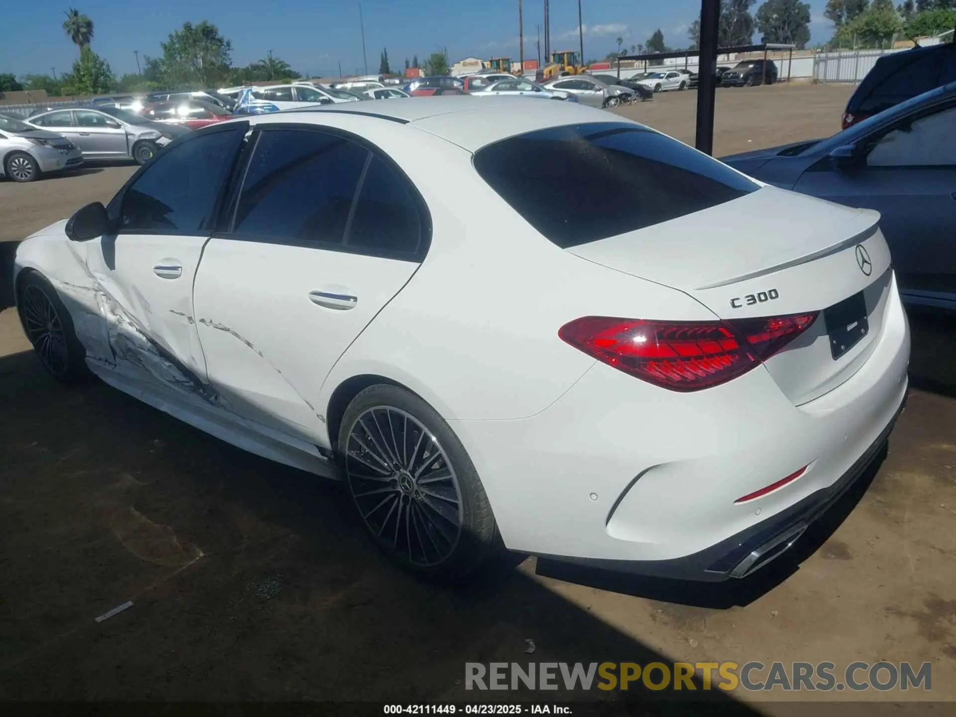 3 fotografías del automóvil dañado W1KAF4GB4NR056209 MERCEDES-BENZ C 300 2022