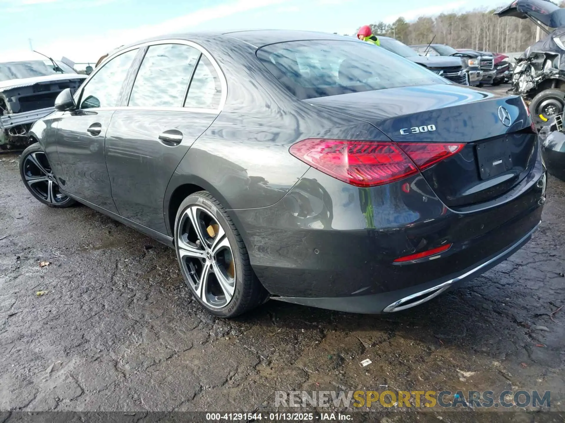 3 fotografías del automóvil dañado W1KAF4GB7NR013466 MERCEDES-BENZ C 300 2022