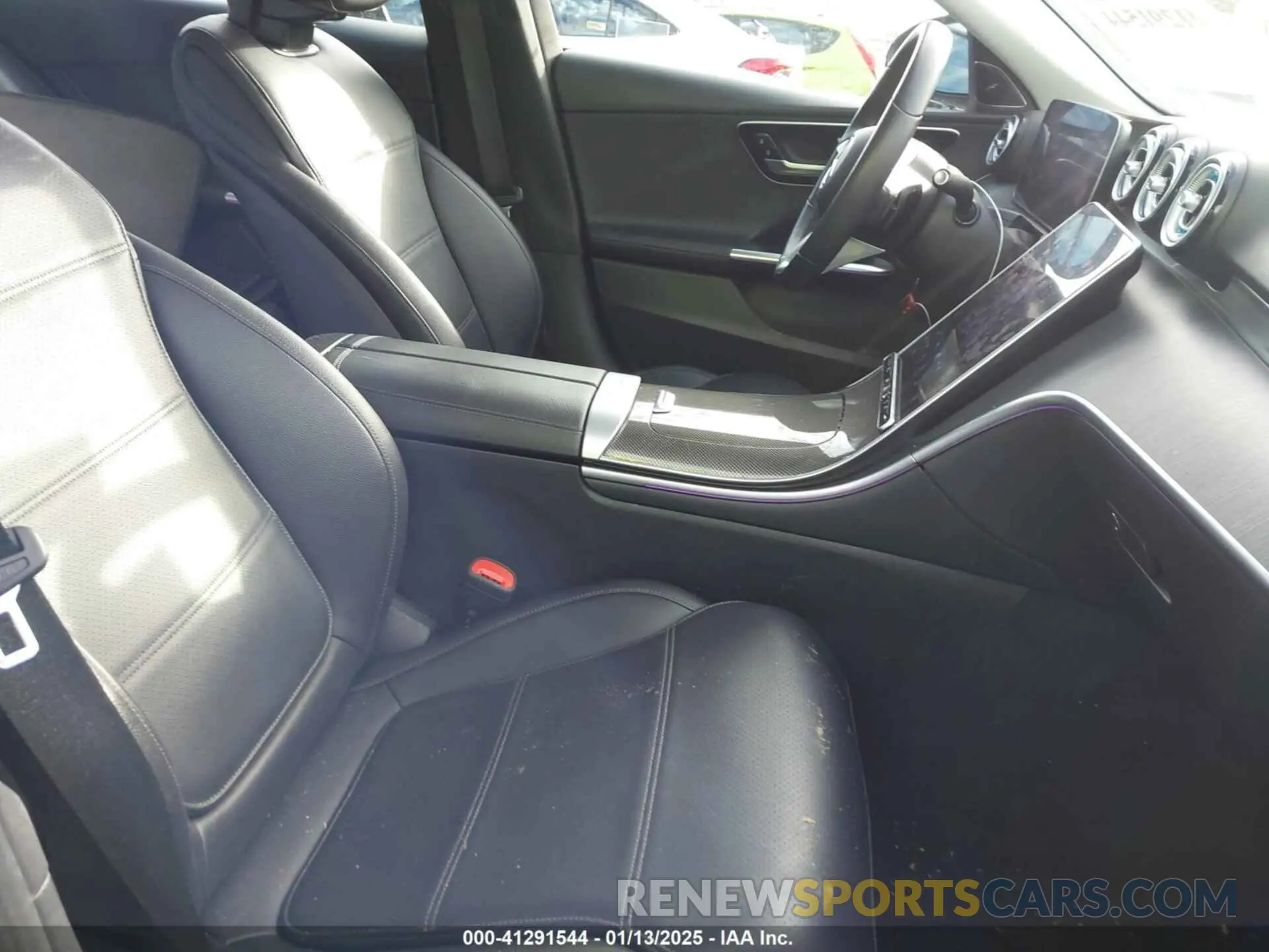 5 fotografías del automóvil dañado W1KAF4GB7NR013466 MERCEDES-BENZ C 300 2022