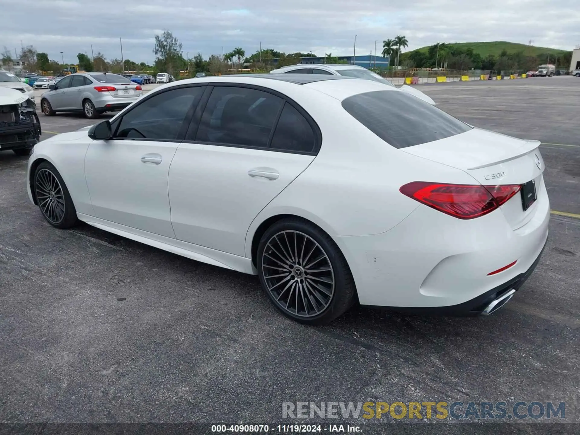 3 fotografías del automóvil dañado W1KAF4GB7NR030915 MERCEDES-BENZ C 300 2022