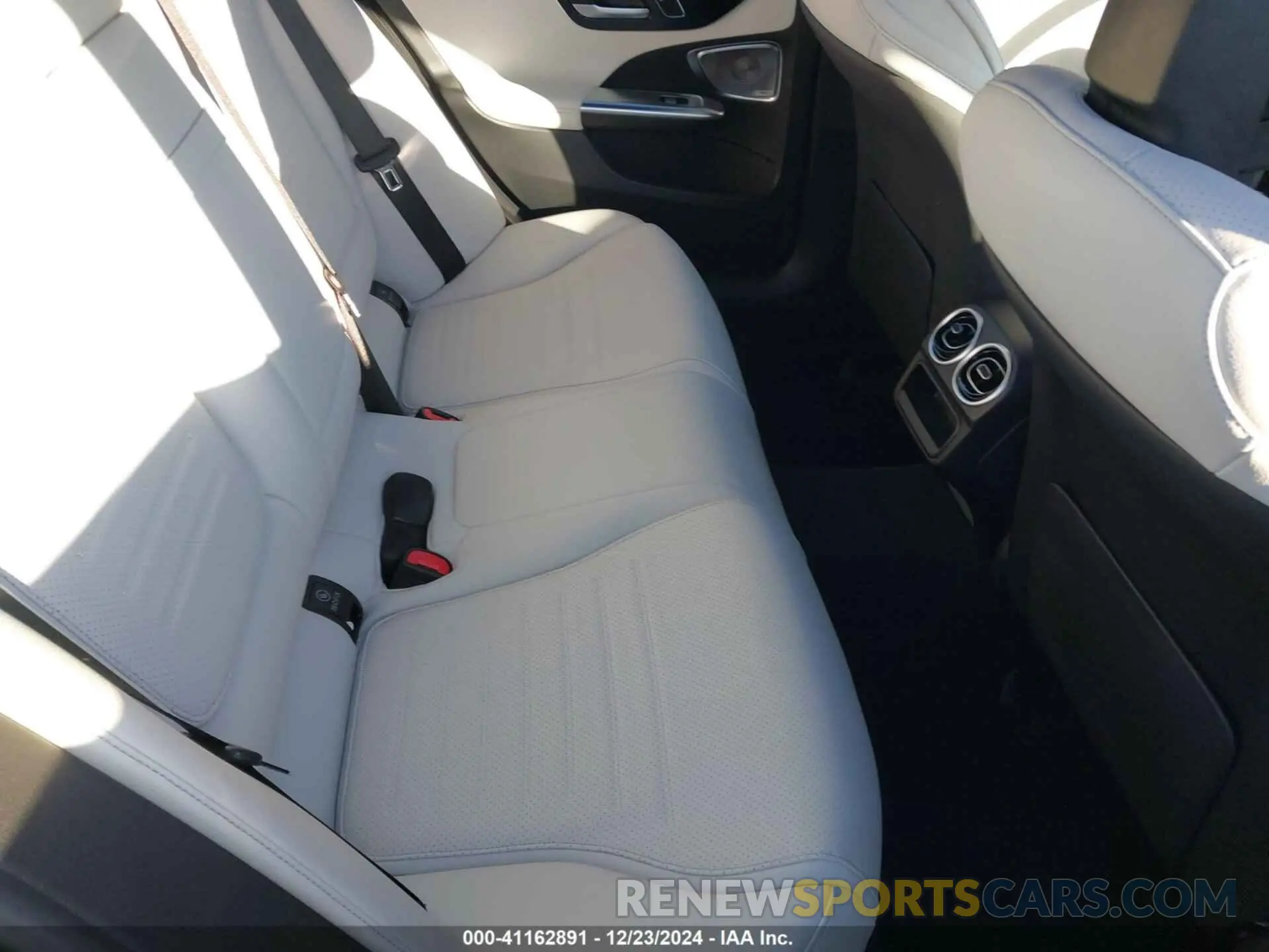 8 fotografías del automóvil dañado W1KAF4GB8NR010690 MERCEDES-BENZ C 300 2022